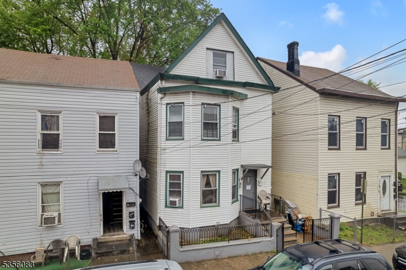 Paterson City, New Jersey, 07522, United States, 8 Bedrooms Bedrooms, ,3 BathroomsBathrooms,Residential,For Sale,1805304