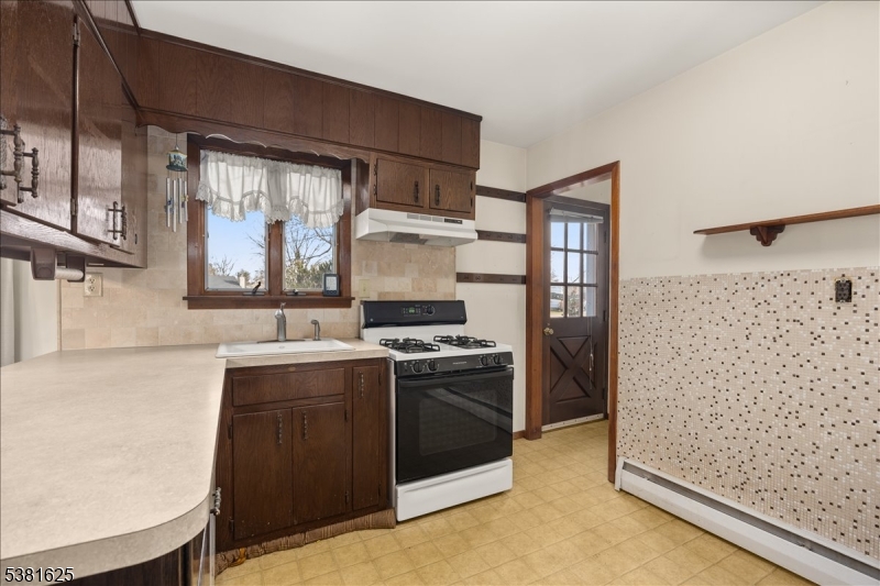 Hillsborough Twp., New Jersey, 08844, United States, 3 Bedrooms Bedrooms, ,2 BathroomsBathrooms,Residential,For Sale,1932471