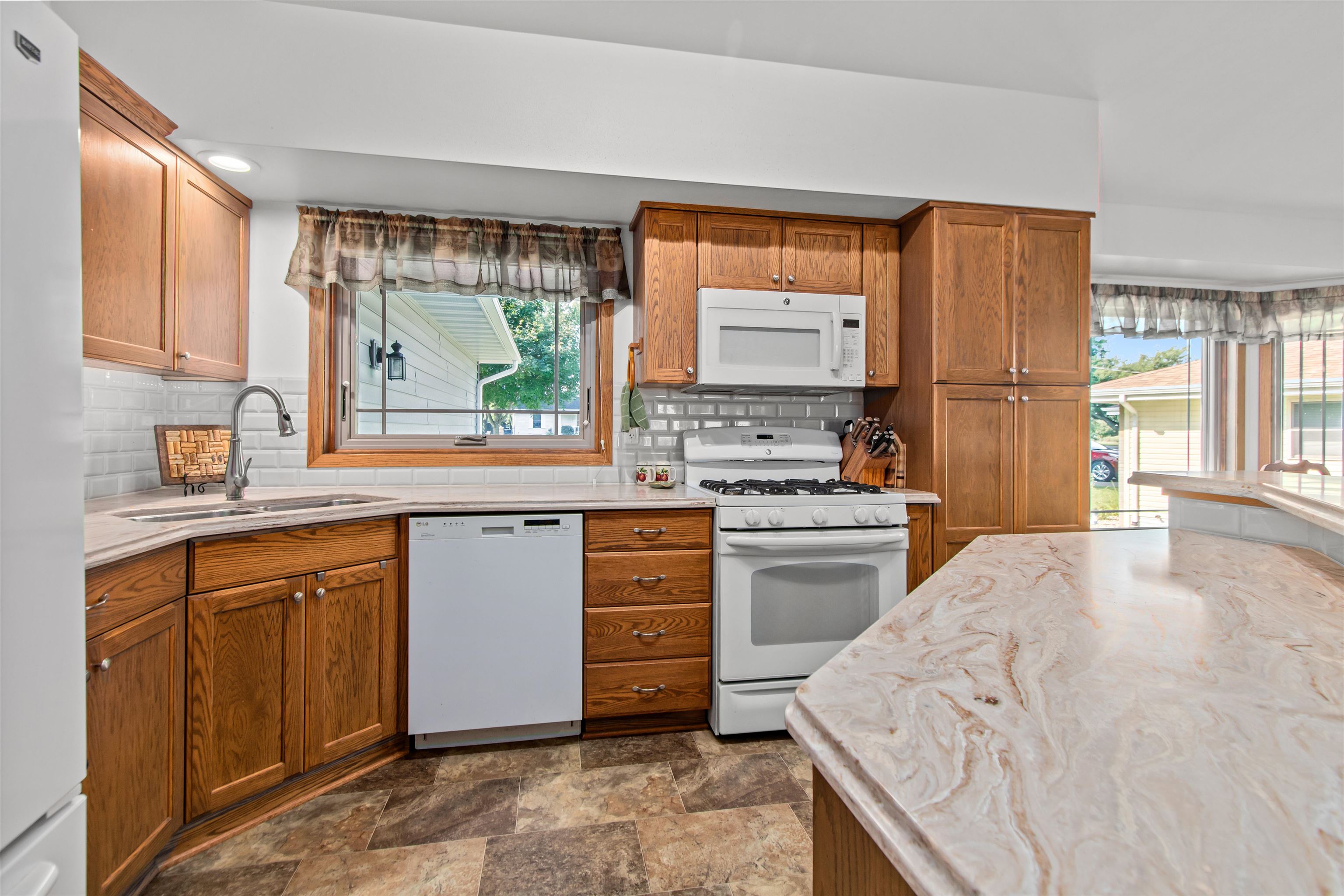 WINNECONNE, Wisconsin, 54986, United States, 2 Bedrooms Bedrooms, ,2 BathroomsBathrooms,Residential,For Sale,1926220