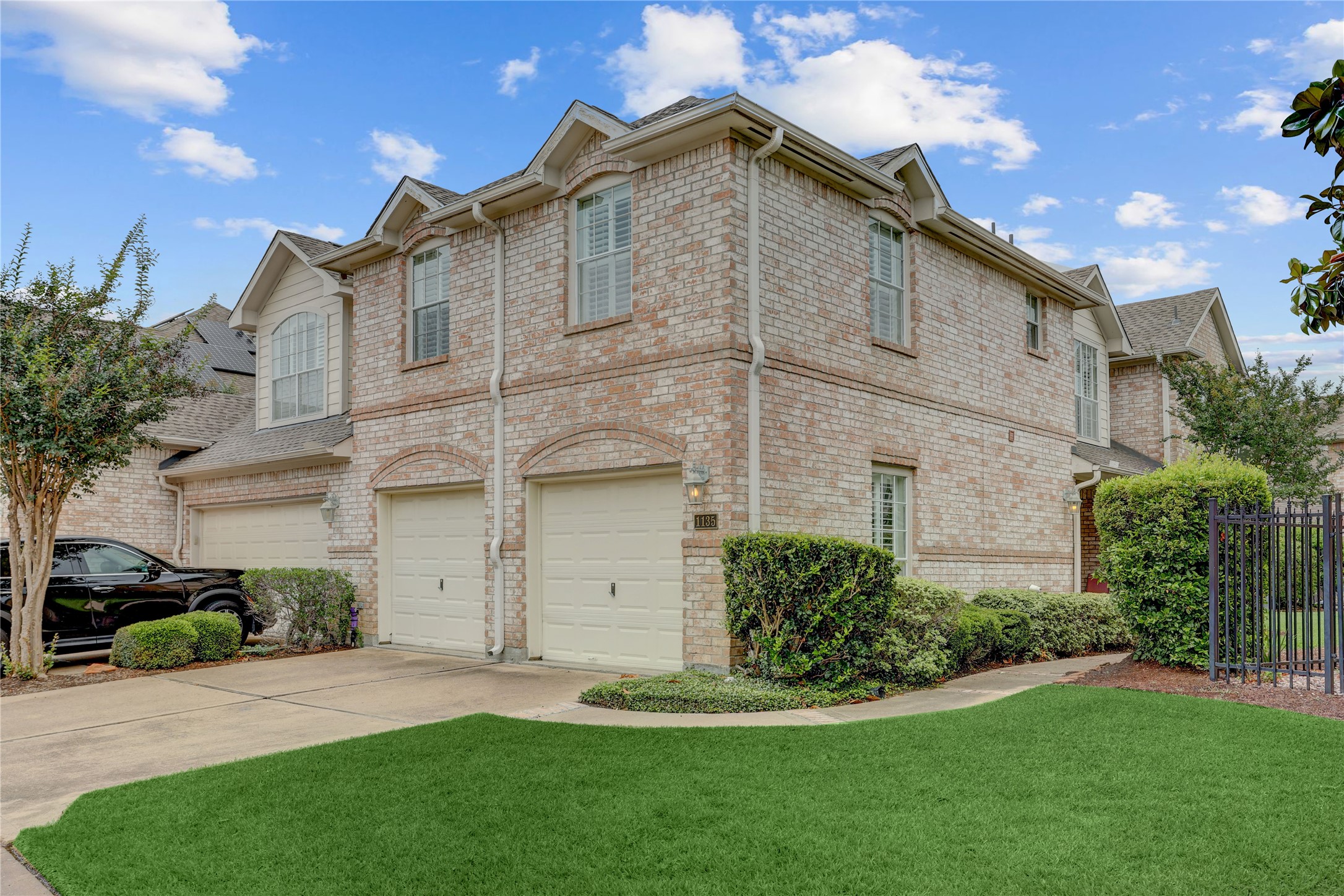 1135 Enclave Square W - 物件實景