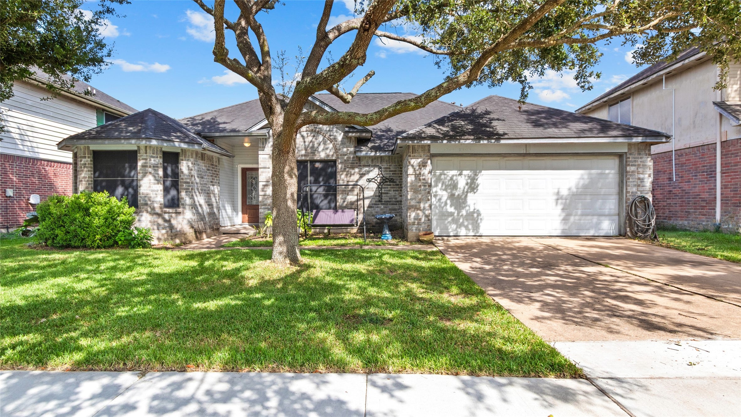 Somerton Dr, LA Porte, TX 77571