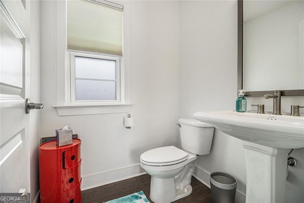 Atlanta, Georgia, 30324, United States, 4 Bedrooms Bedrooms, ,5 BathroomsBathrooms,Residential,For Sale,1909913