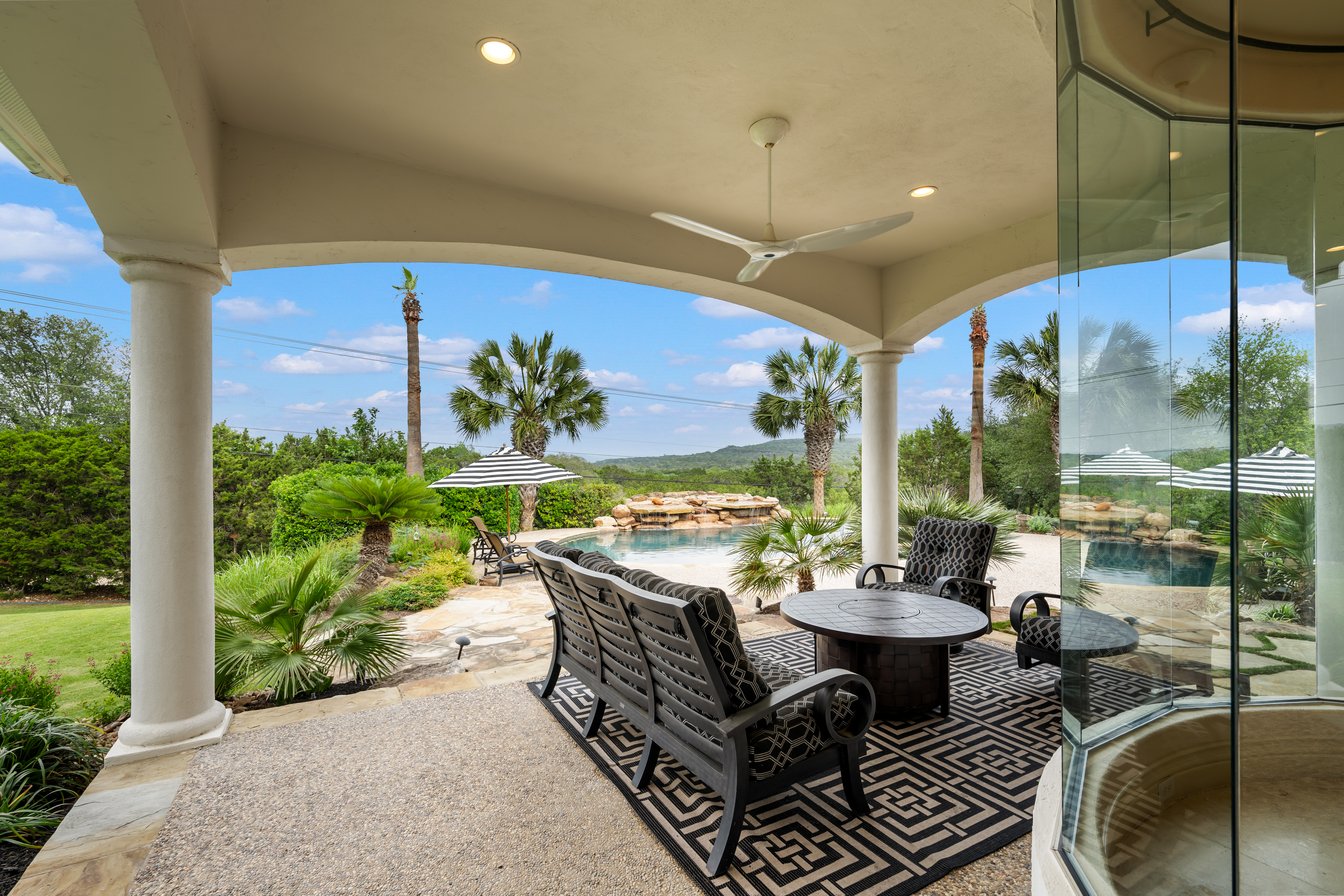  Elevated Dominion Living in Vineyard Estates - 物件實景