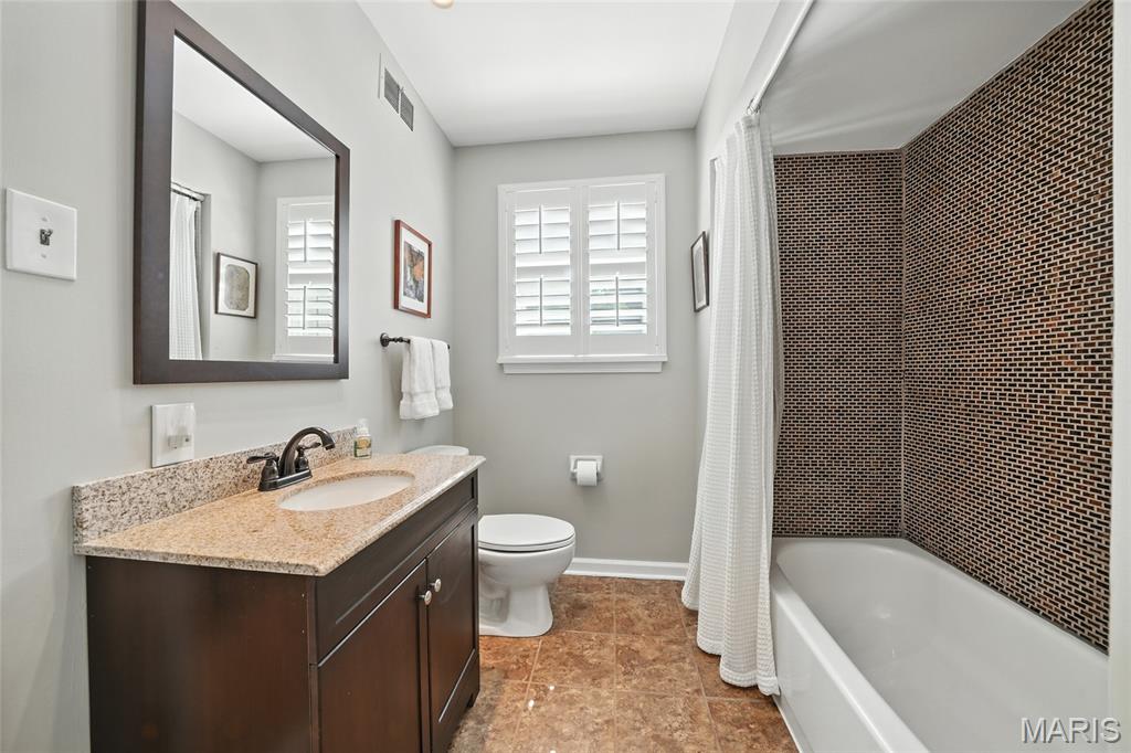 St Louis, Missouri, 63108, United States, 4 Bedrooms Bedrooms, ,5 BathroomsBathrooms,Residential,For Sale,1941664