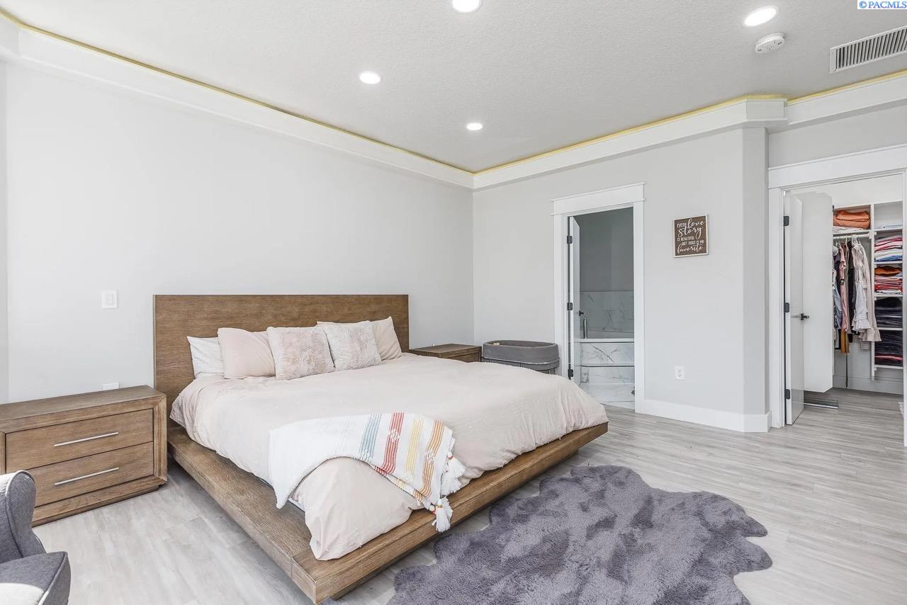 Kennewick, Washington, 99336, United States, 7 Bedrooms Bedrooms, ,7 BathroomsBathrooms,Residential,For Sale,1983847