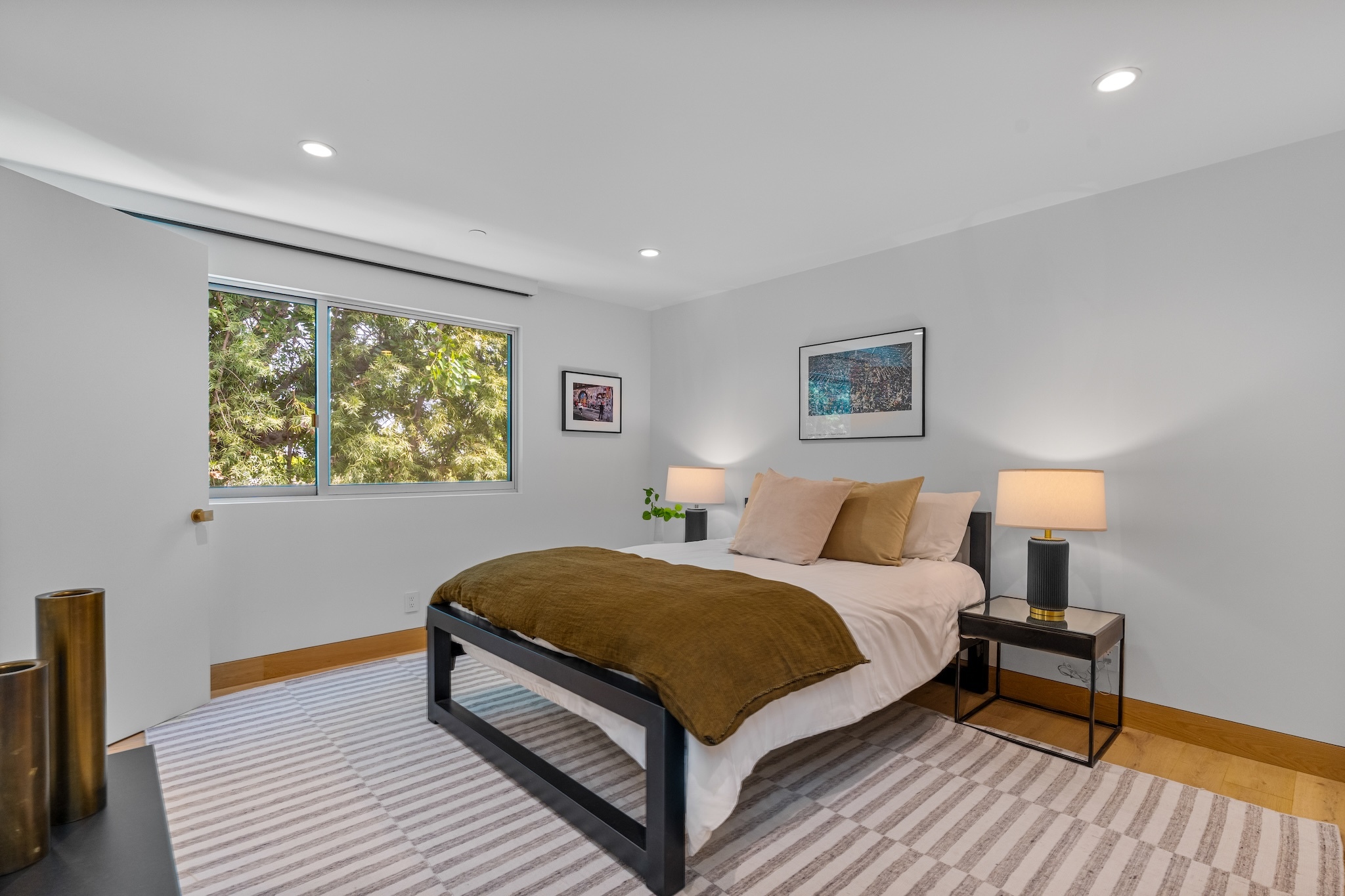  2129 Redcliff St - 物件實景