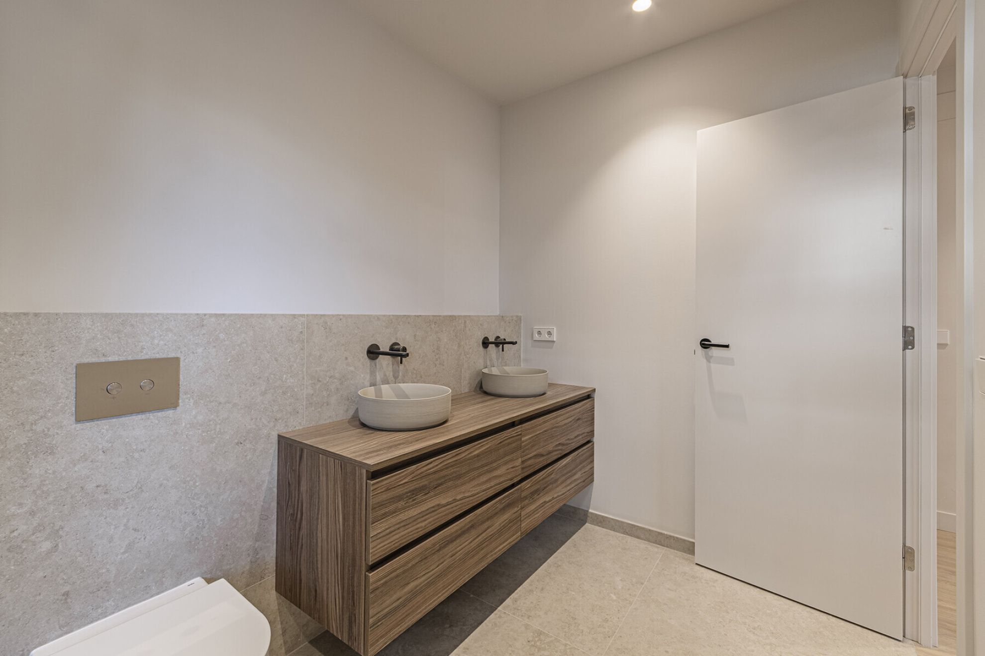  Fantastic renovated apartment with large garden at the living room level - 物件實景