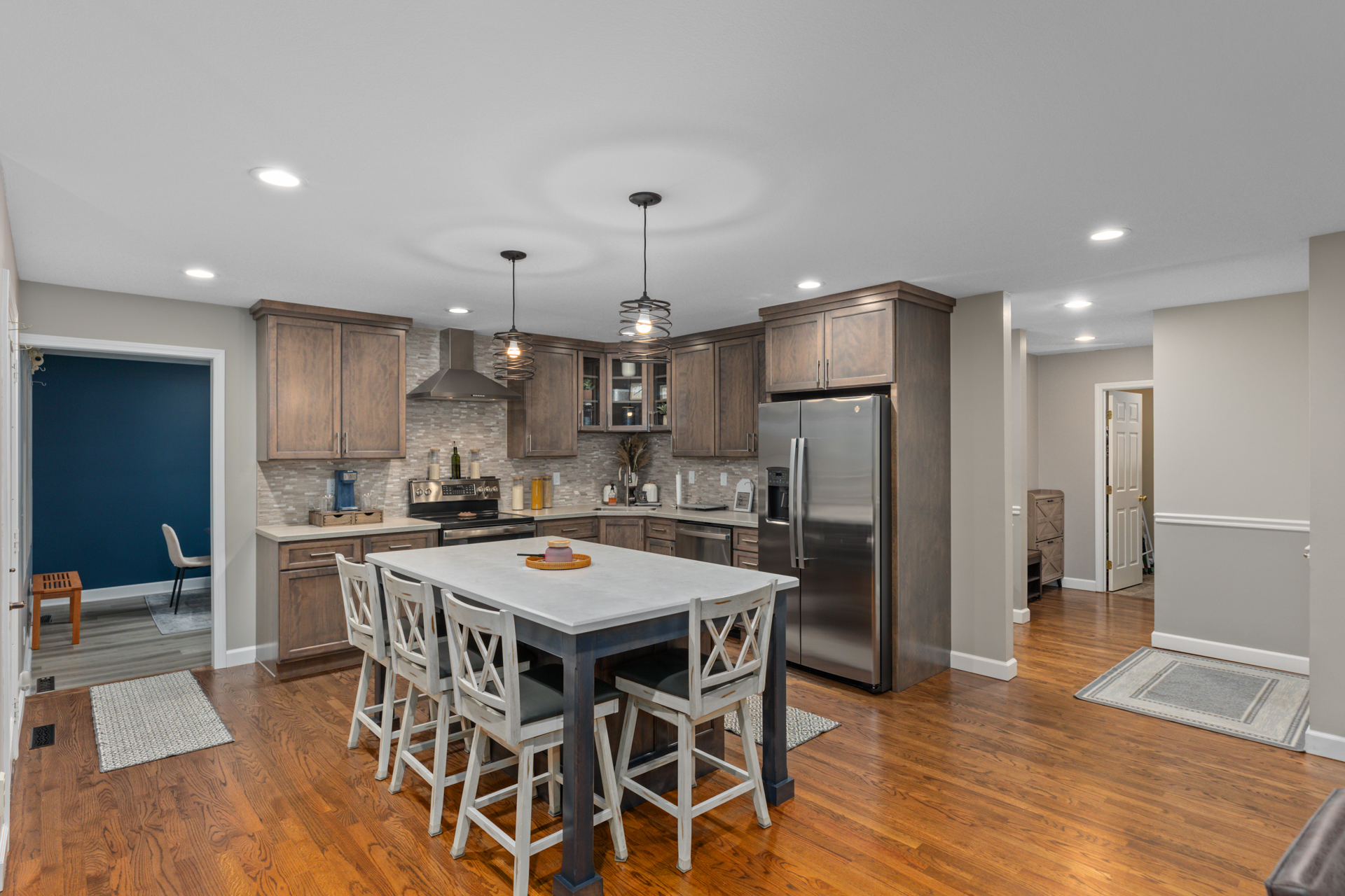 Litchfield, Illinois, 62056, United States, 5 Bedrooms Bedrooms, ,4 BathroomsBathrooms,Residential,For Sale,1979153