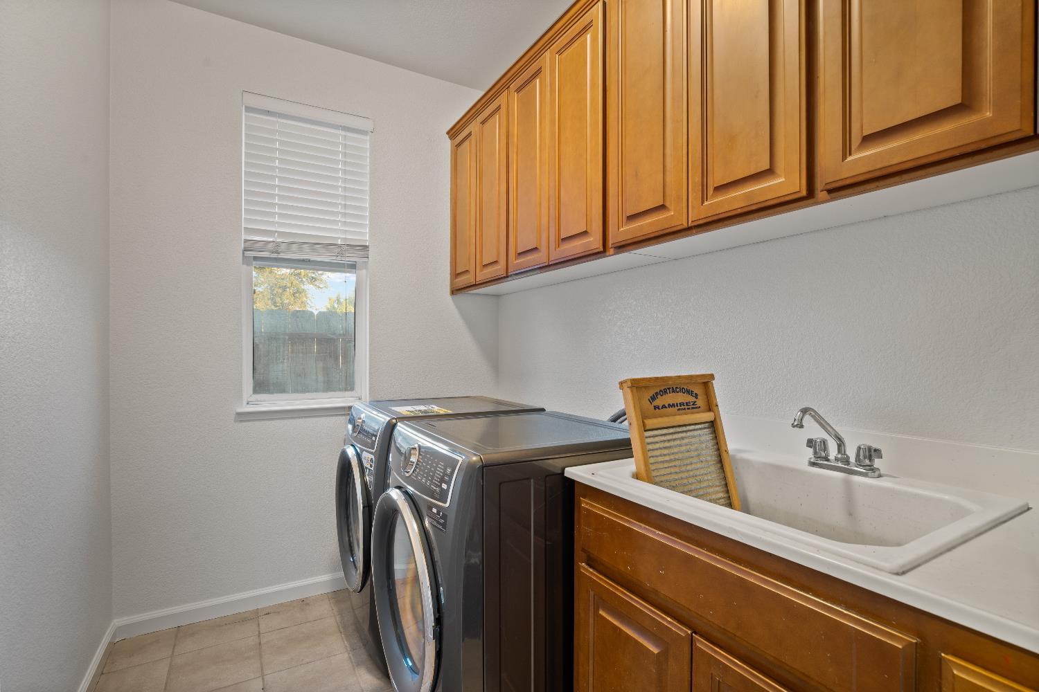 Riverbank, California, 95367, United States, 4 Bedrooms Bedrooms, ,3 BathroomsBathrooms,Residential,For Sale,1974513