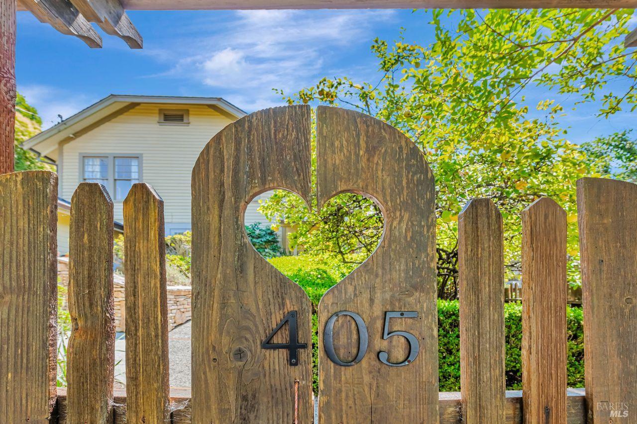 Corte Madera, California, 94925, United States, 4 Bedrooms Bedrooms, ,5 BathroomsBathrooms,Residential,For Sale,1917225