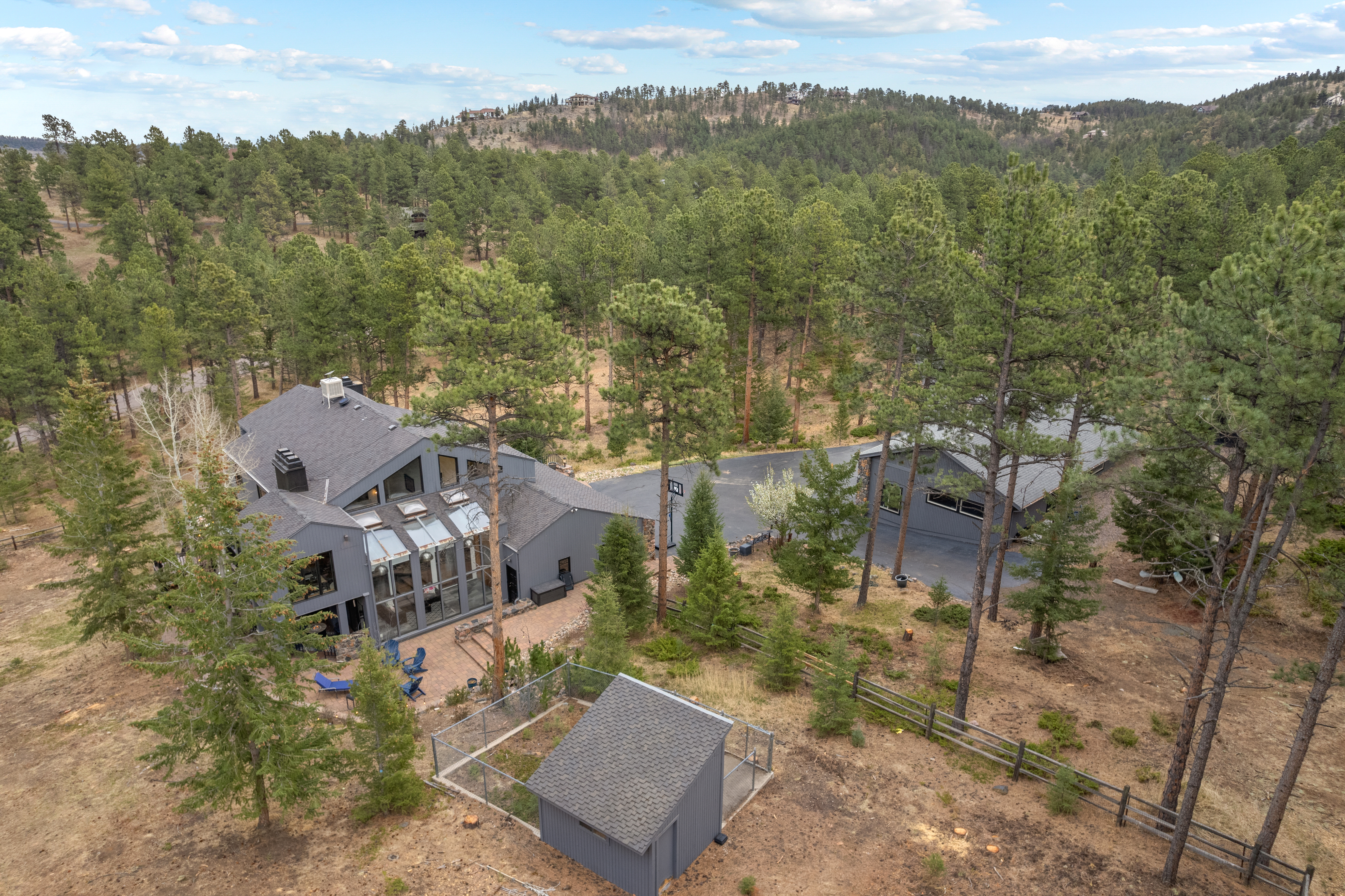  Discover the Pinnacle of Mountain Living at This Meticulously Reimagined Estate - 物件實景