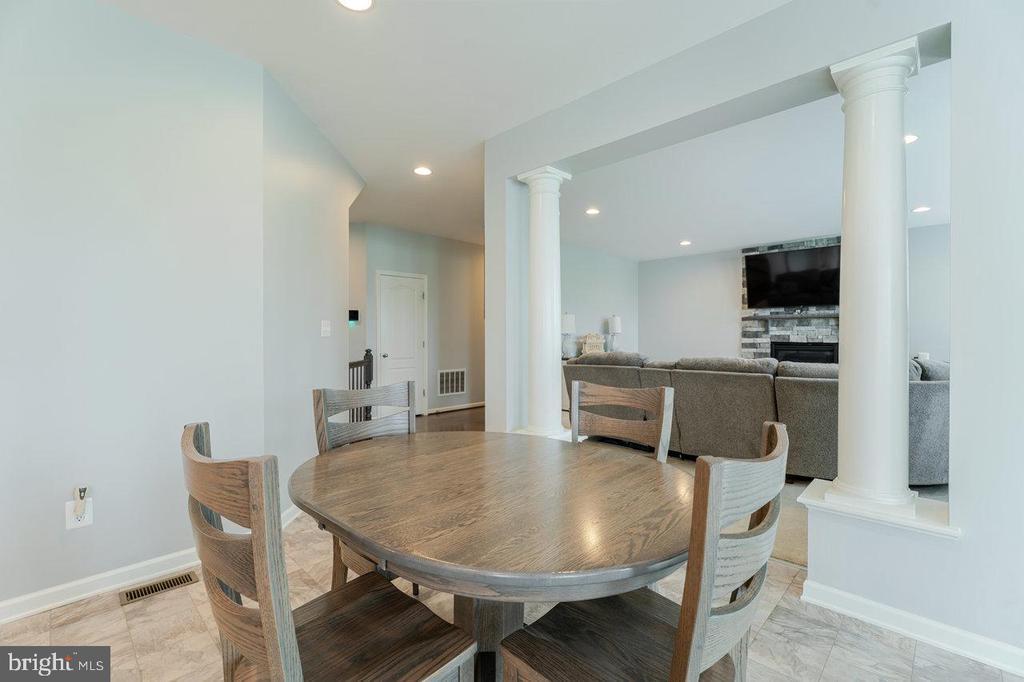 Charles Town, West Virginia, 25414, United States, 4 Bedrooms Bedrooms, ,5 BathroomsBathrooms,Residential,For Sale,1965453