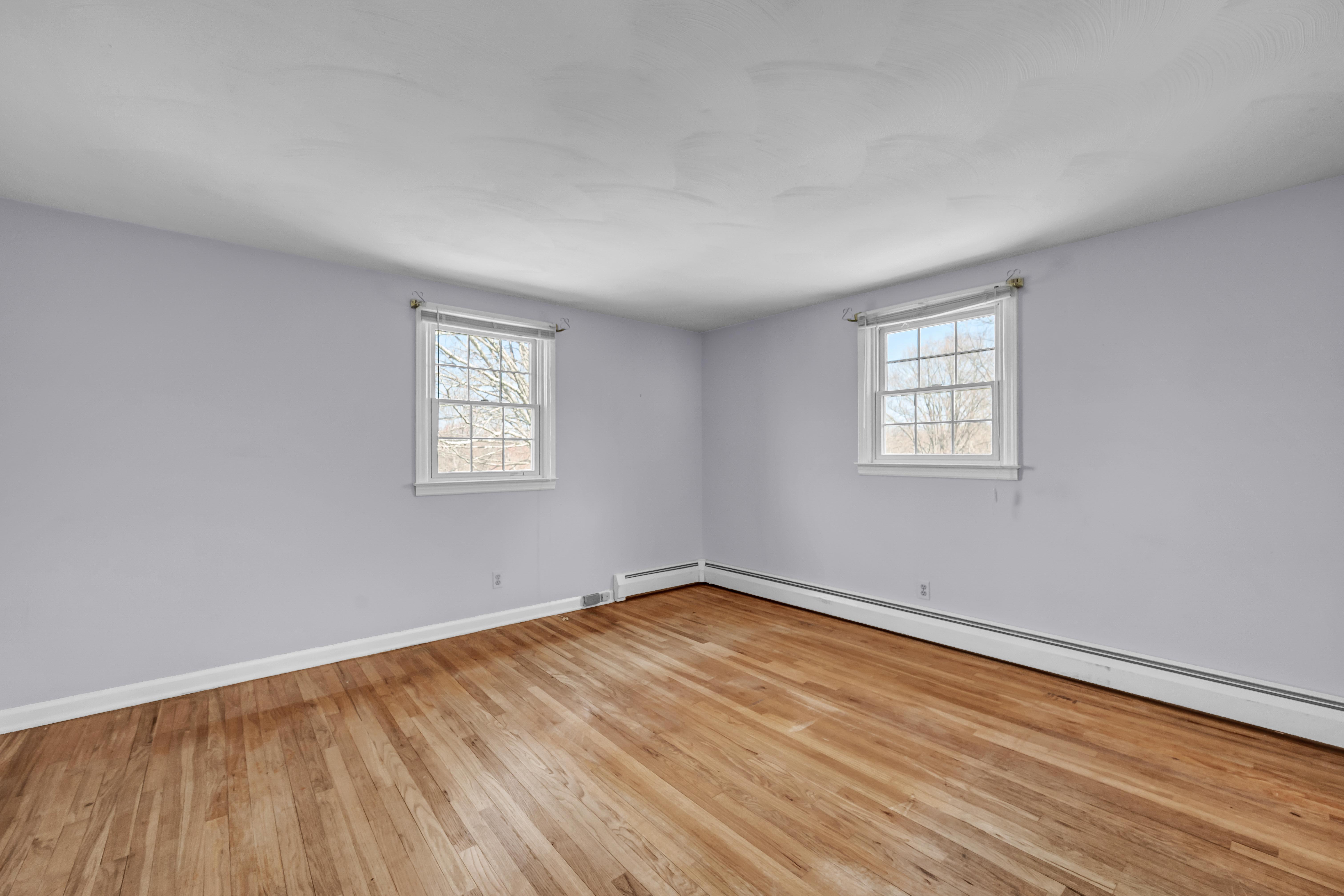  Well Built Colonial - 物件實景