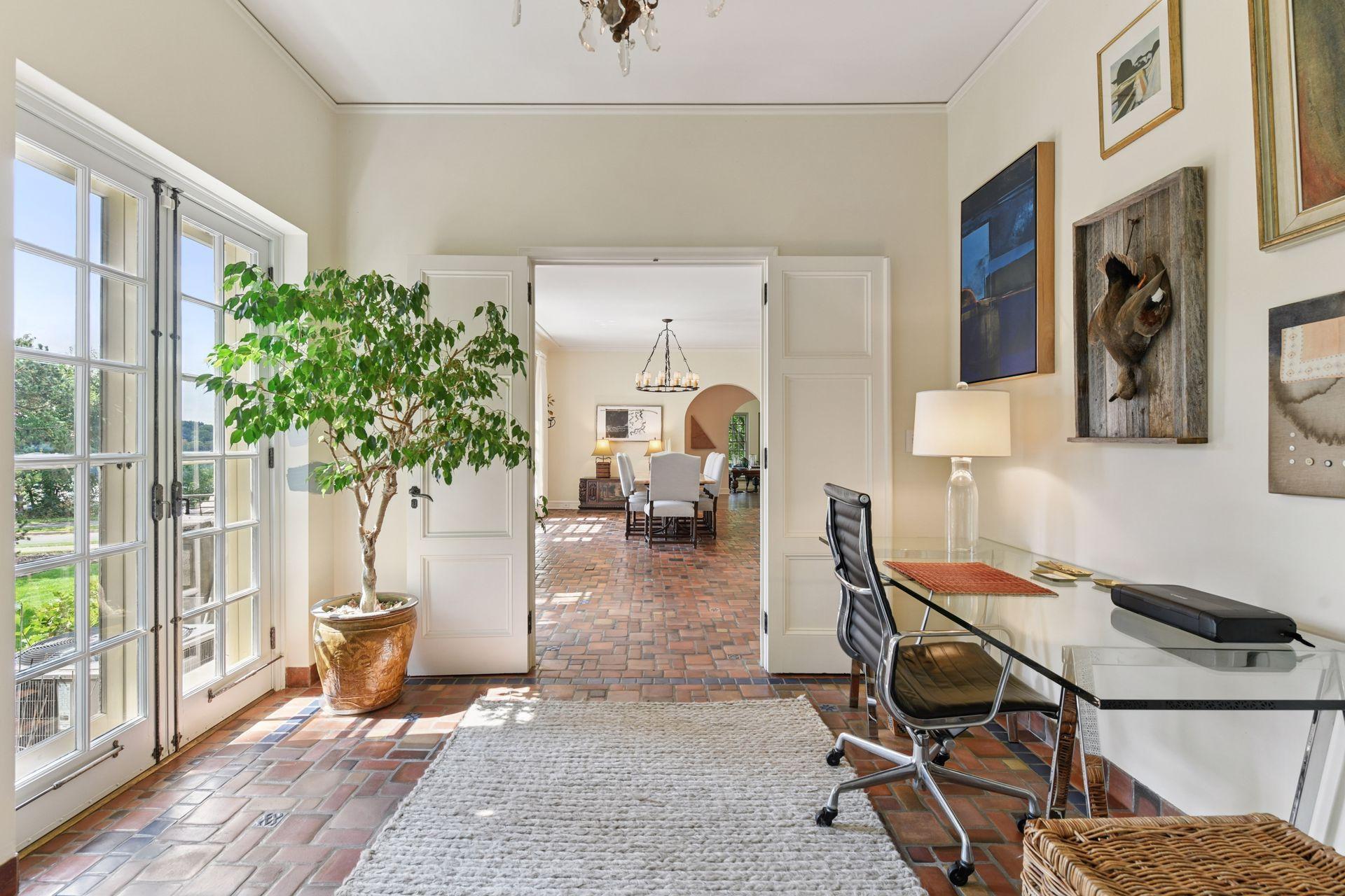 Minneapolis, Minnesota, 55405, United States, 5 Bedrooms Bedrooms, ,4 BathroomsBathrooms,Residential,For Sale,1989086