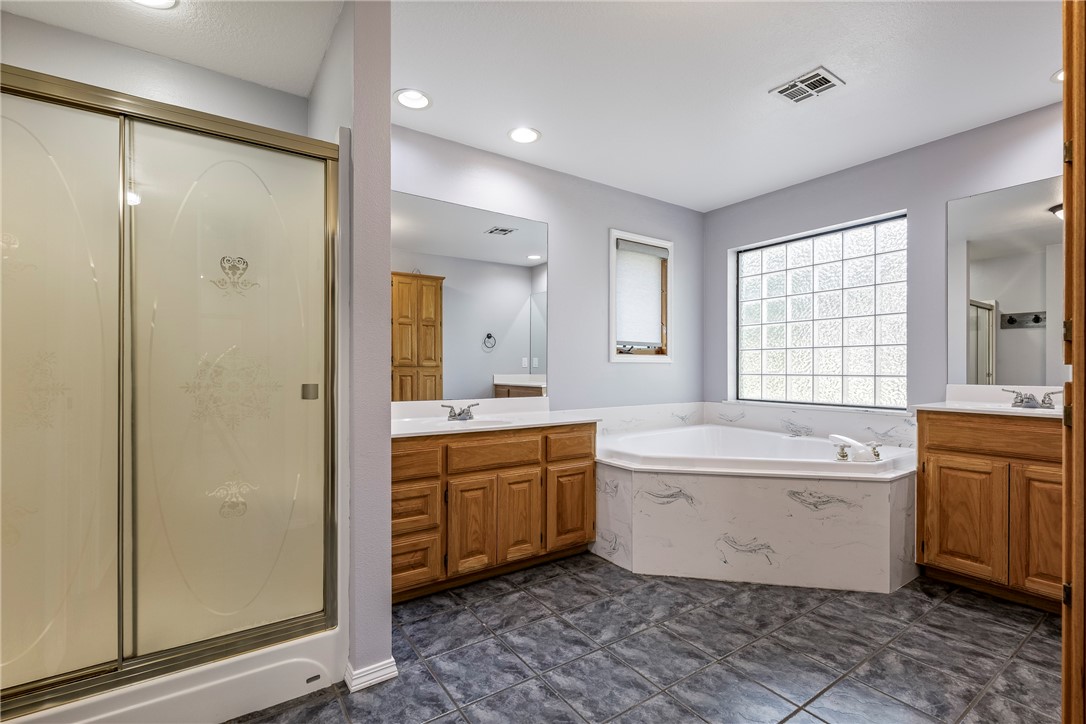 Rogers, Arkansas, 72756, United States, 4 Bedrooms Bedrooms, ,3 BathroomsBathrooms,Residential,For Sale,1925135