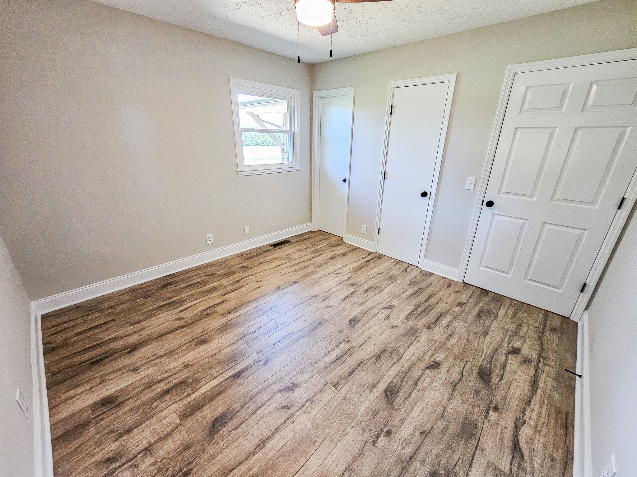 Shelbyville, Tennessee, 37160, United States, 4 Bedrooms Bedrooms, ,3 BathroomsBathrooms,Residential,For Sale,1895411