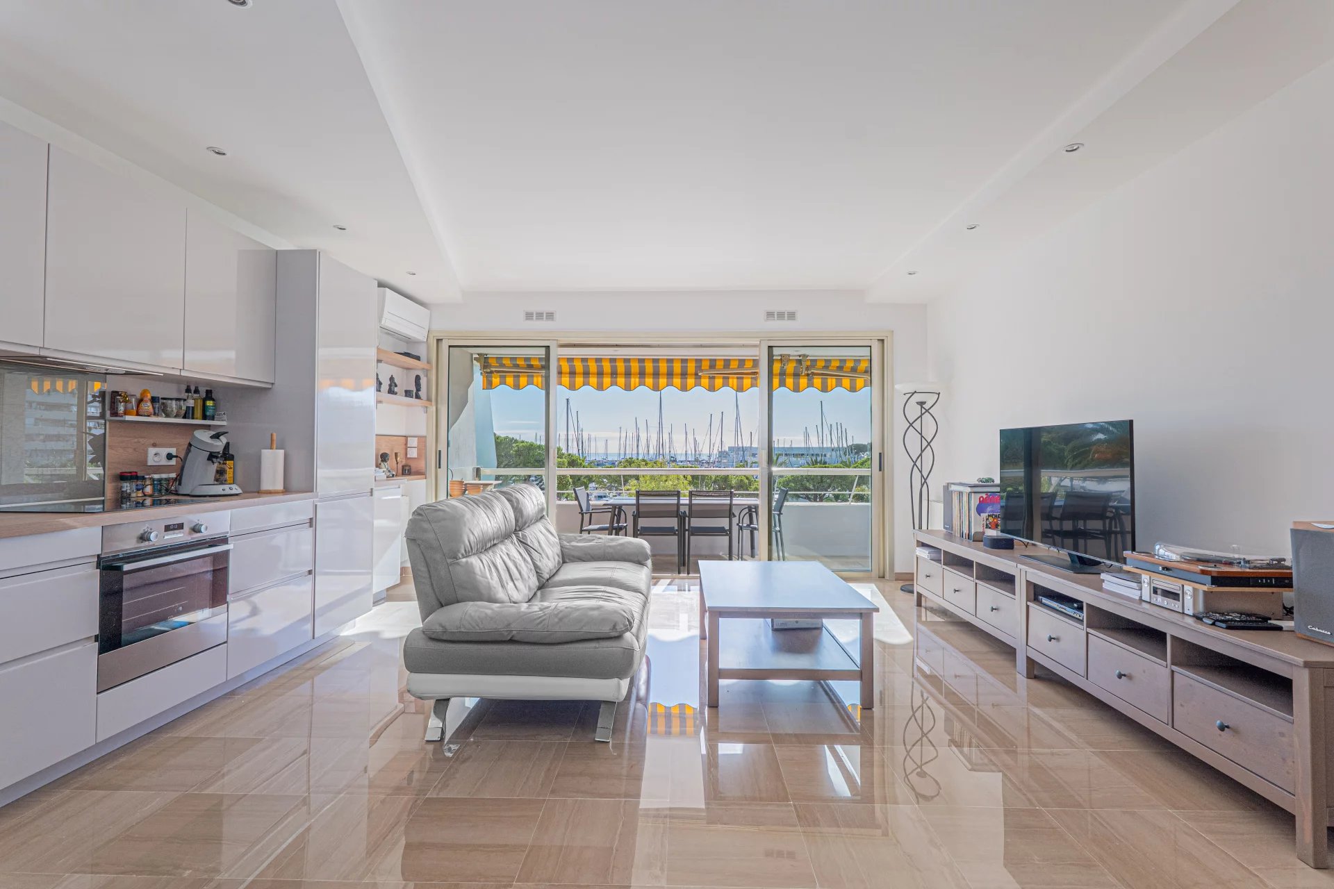 Villeneuve-Loubet, Provence-Alpes-Côte d’Azur, 06270, FR, 2 Bedrooms Bedrooms, ,Residential,For Sale,1996026