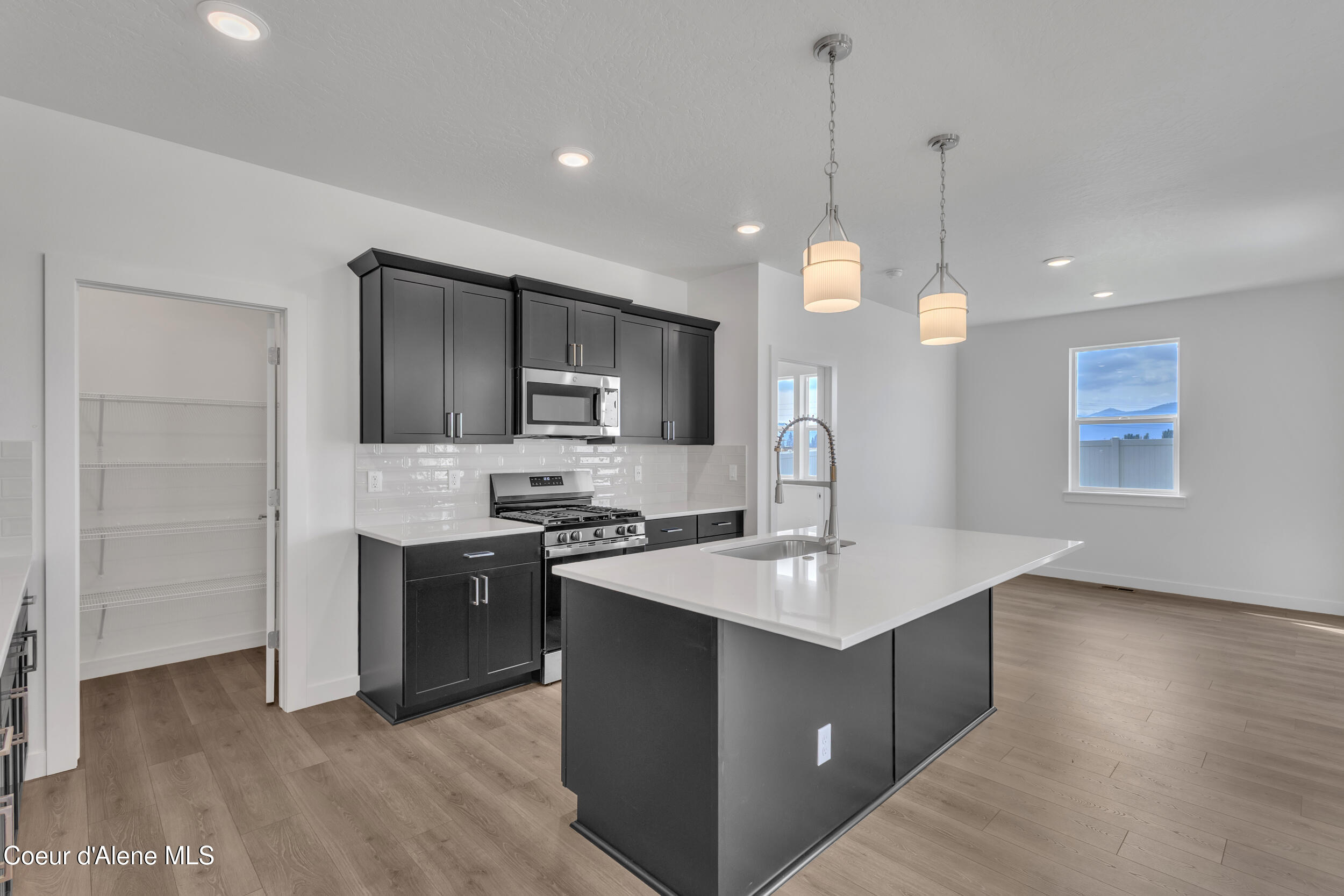 Coeur d'Alene, Idaho, 83815, United States, 3 Bedrooms Bedrooms, ,2 BathroomsBathrooms,Residential,For Sale,1999296