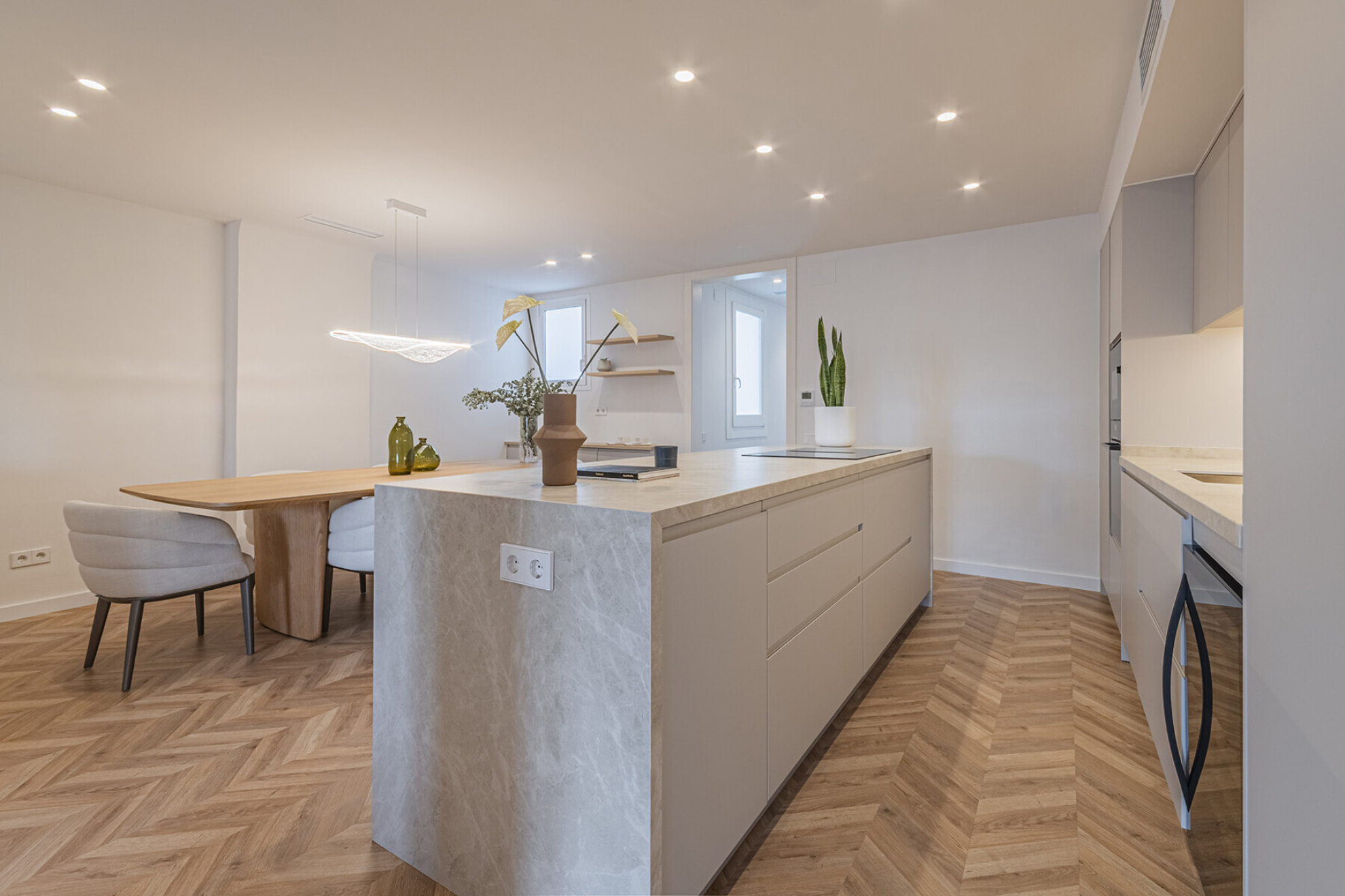  Exclusive brand new property in Girona pedestrian street in Quadrat d