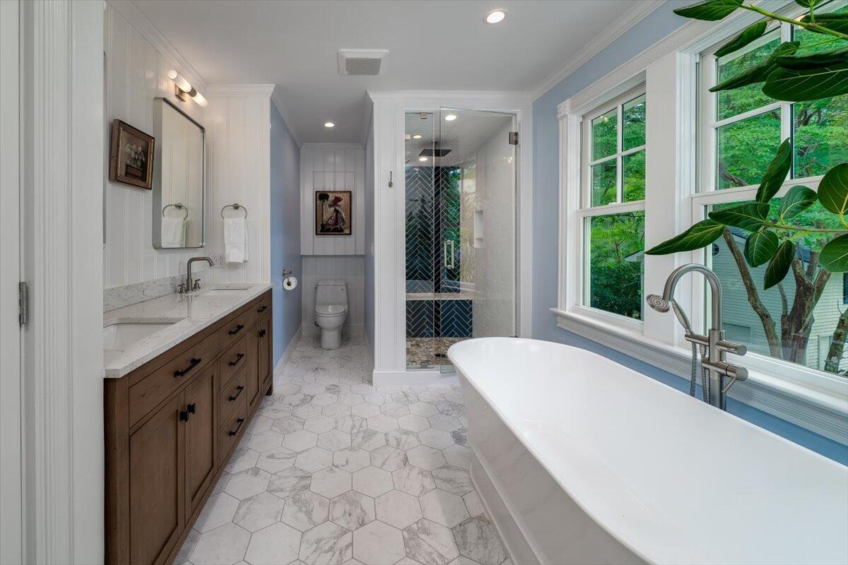 Mount Pleasant, South Carolina, 29464, United States, 4 Bedrooms Bedrooms, ,4 BathroomsBathrooms,Residential,For Sale,1838351