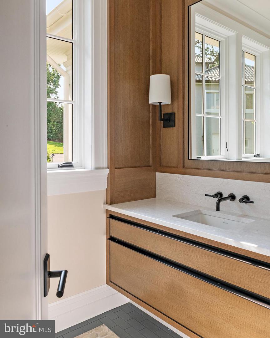 Annapolis, Maryland, 21403, United States, 4 Bedrooms Bedrooms, ,6 BathroomsBathrooms,Residential,For Sale,1940452