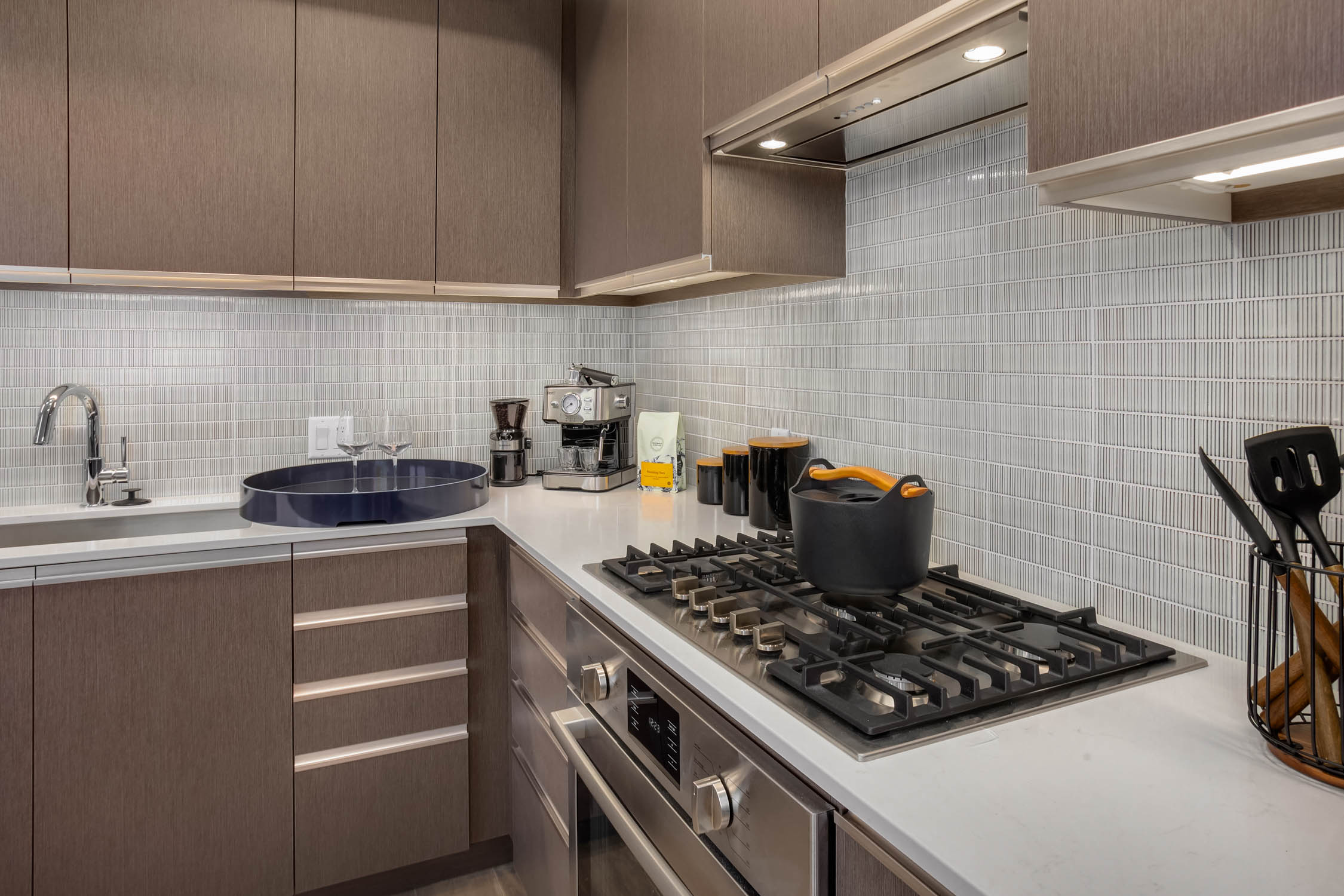  800 Columbia Street Unit #1015, Seattle, WA 98104 - 物件實景