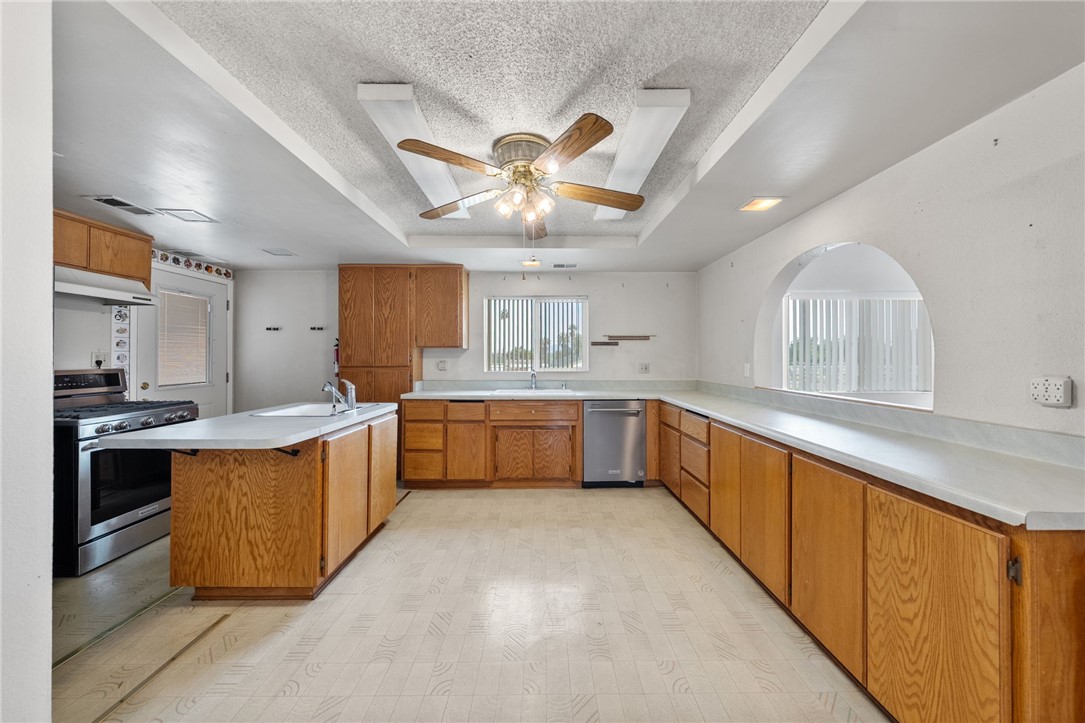 Perris, California, 92570, United States, 5 Bedrooms Bedrooms, ,3 BathroomsBathrooms,Residential,For Sale,2014223