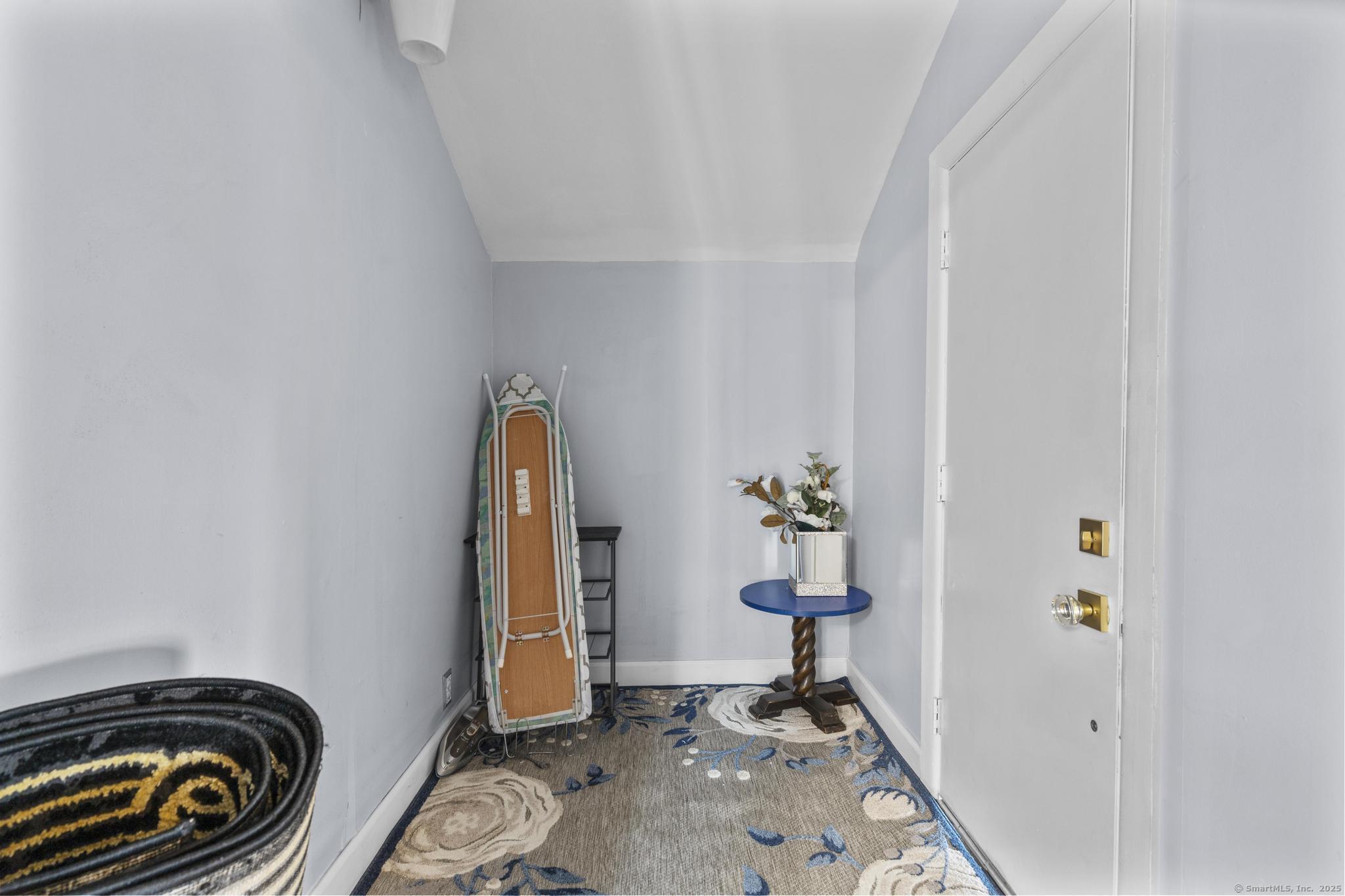 Milford, Connecticut, 06460, United States, 3 Bedrooms Bedrooms, ,2 BathroomsBathrooms,Residential,For Sale,1942081