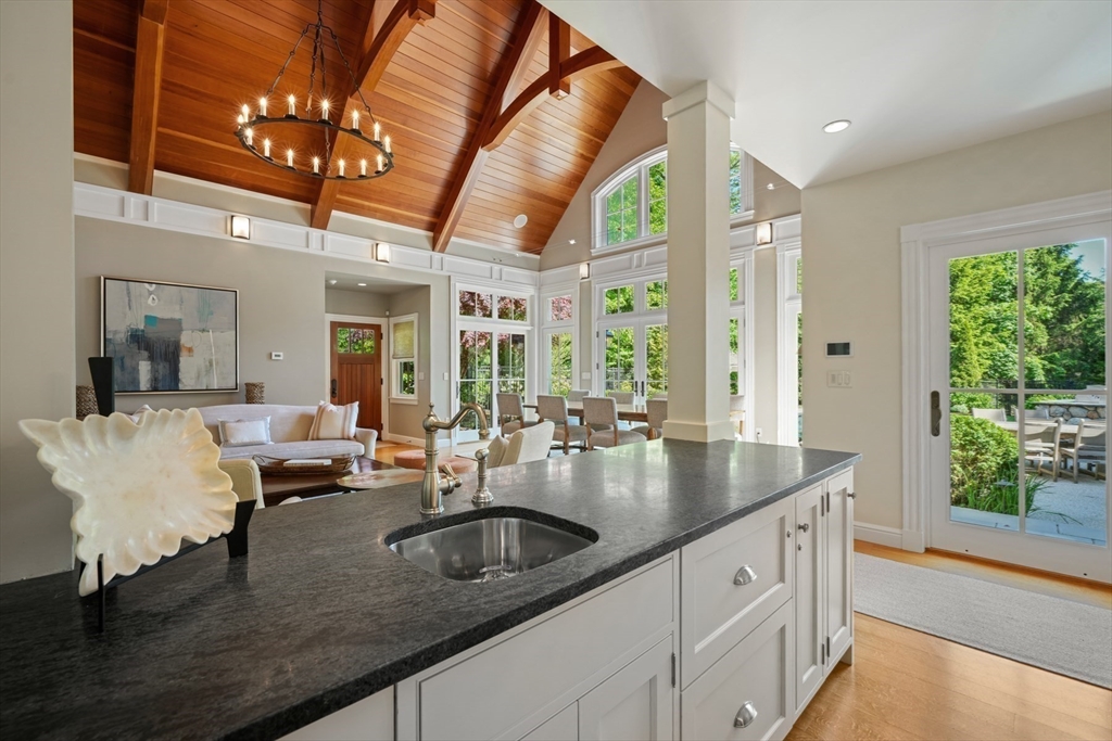 Wellesley, Massachusetts, 02481, United States, 2 Bedrooms Bedrooms, ,3 BathroomsBathrooms,Residential,For Sale,1941651