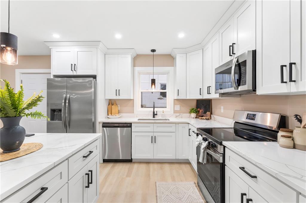 Providence, Rhode Island, 02907, United States, 6 Bedrooms Bedrooms, ,4 BathroomsBathrooms,Residential,For Sale,2005298