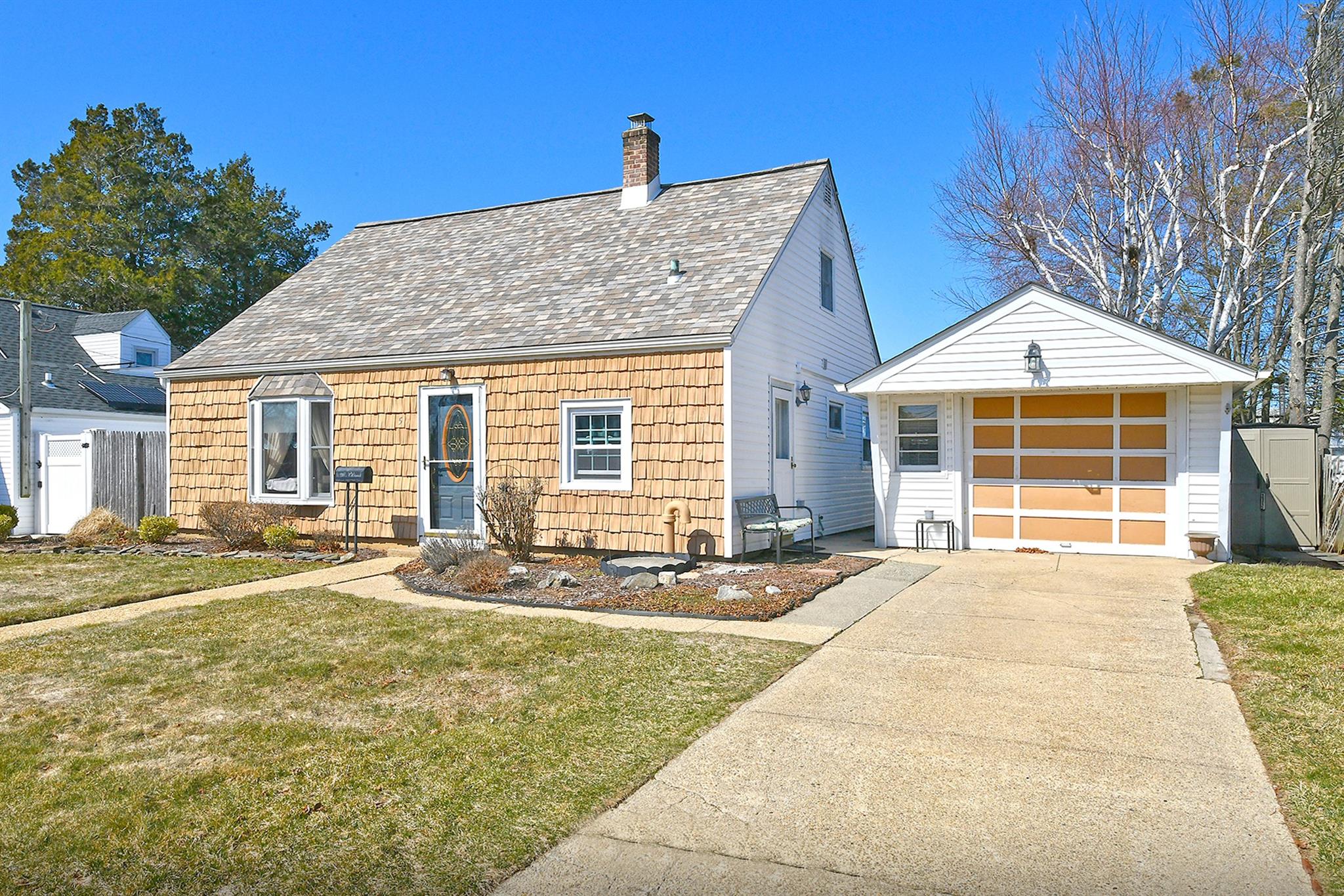 Levittown, New York, 11756, United States, 3 Bedrooms Bedrooms, ,1 BathroomBathrooms,Residential,For Sale,1737239