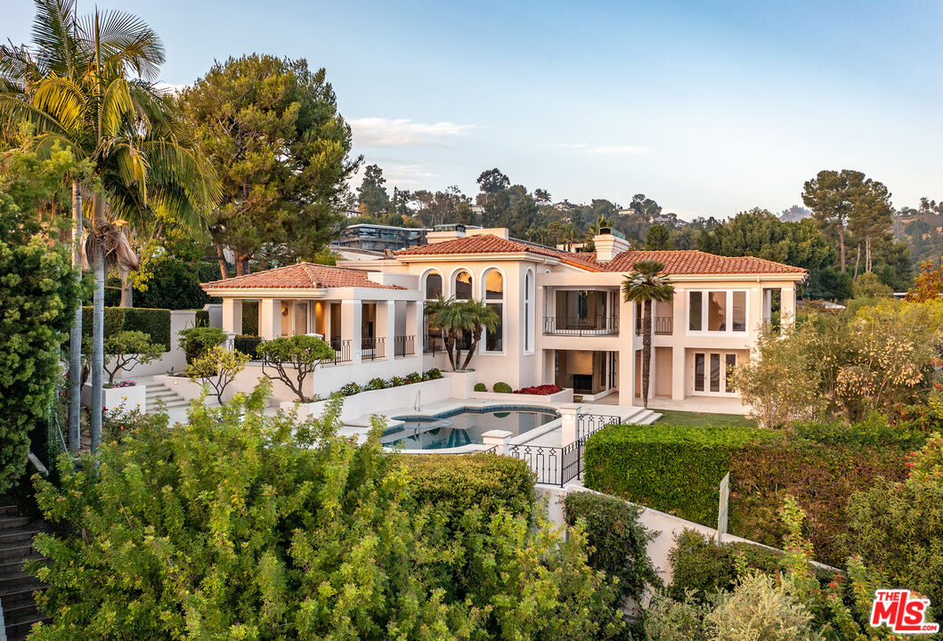 Beverly Hills, California, 90210, United States, 5 Bedrooms Bedrooms, ,4 BathroomsBathrooms,Residential,For Sale,1991118