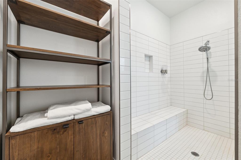 Brooksville, Florida, 34601, United States, 2 Bedrooms Bedrooms, ,3 BathroomsBathrooms,Residential,For Sale,1975106