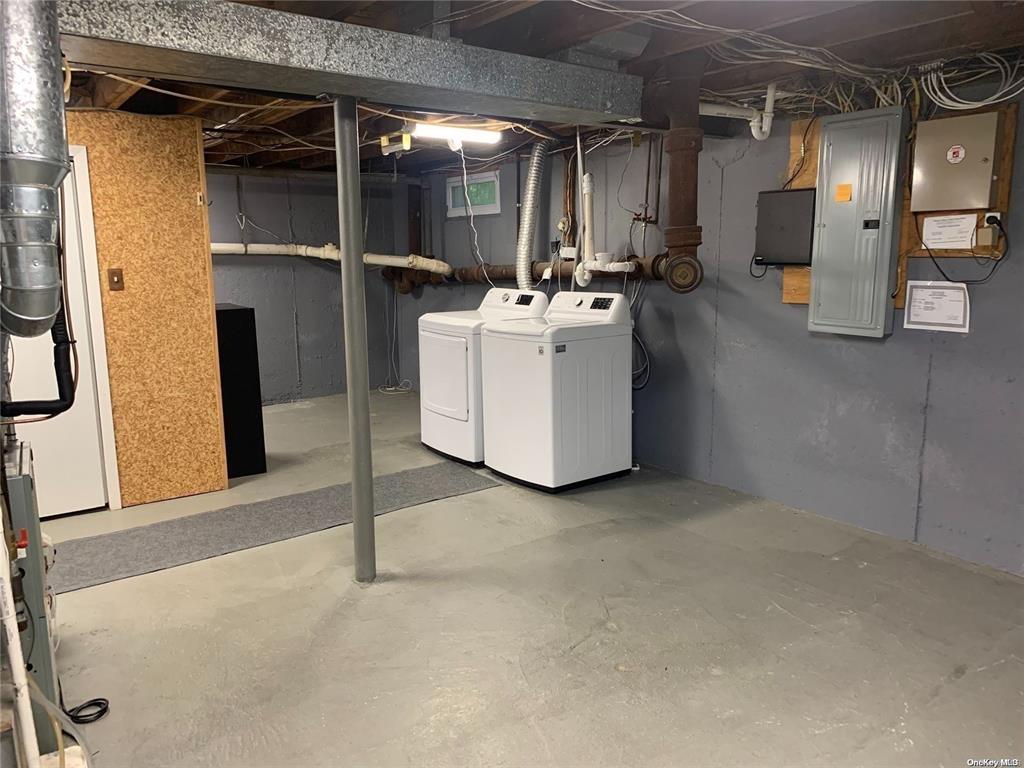 Plainview, New York, 11803, United States, 3 Bedrooms Bedrooms, ,2 BathroomsBathrooms,Residential,For Sale,1751555