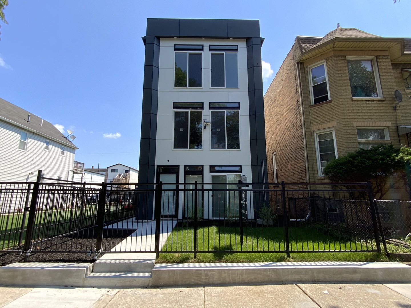 Chicago, Illinois, 60637, United States, 9 Bedrooms Bedrooms, ,Residential,For Sale,1860039