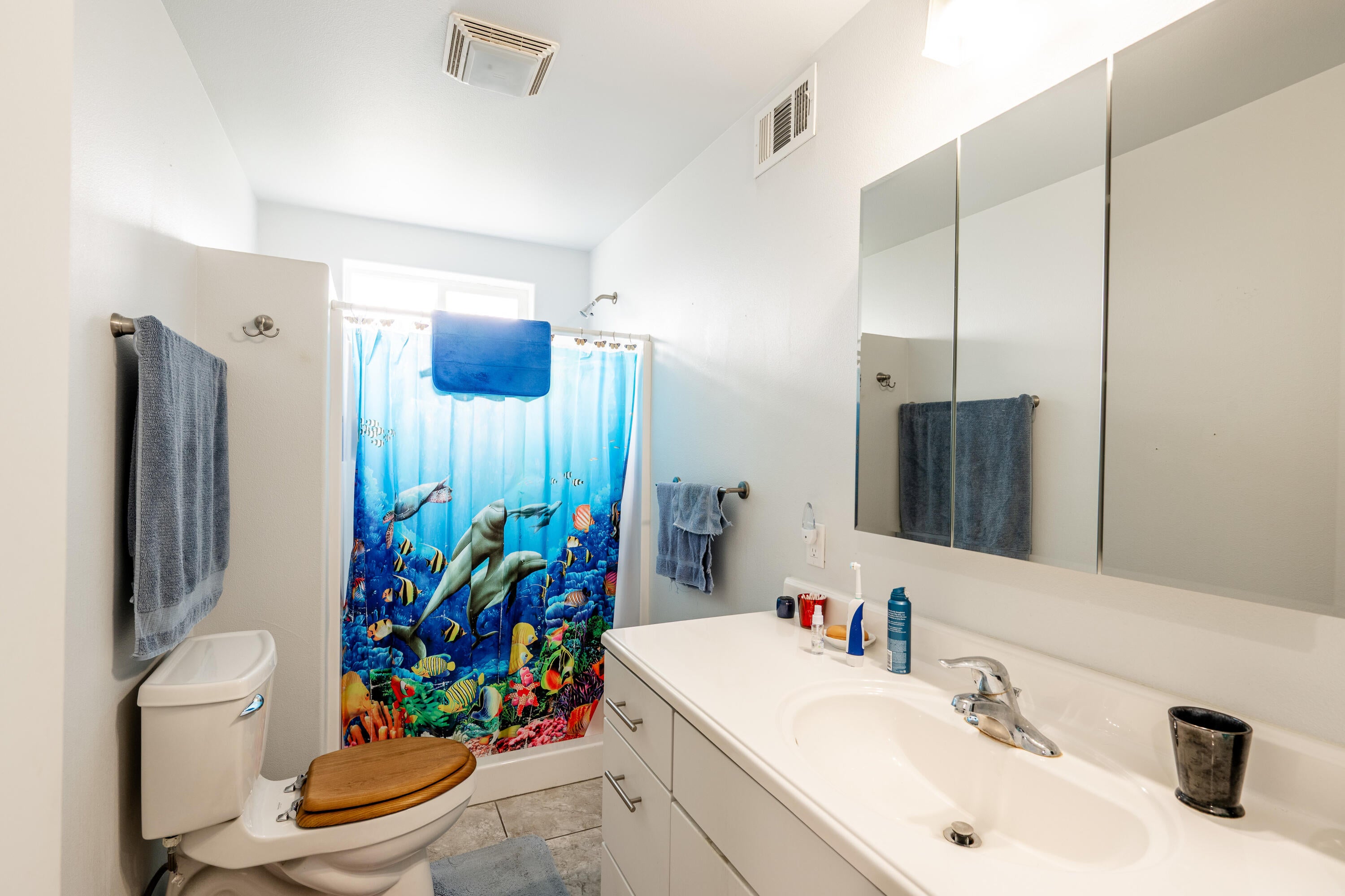 Dayton, Wyoming, 82836, United States, 3 Bedrooms Bedrooms, ,4 BathroomsBathrooms,Residential,For Sale,2015288