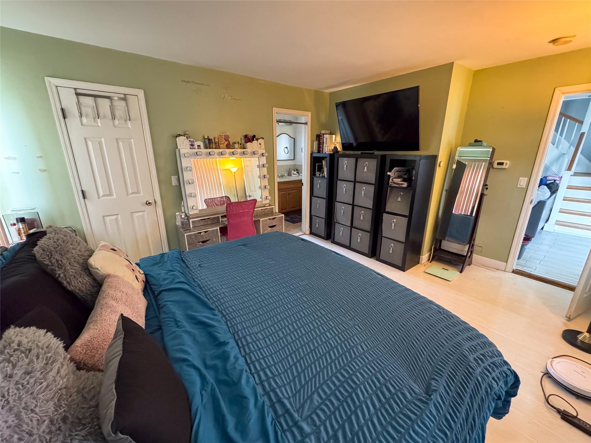Lindenhurst, New York, 11757, United States, 3 Bedrooms Bedrooms, ,2 BathroomsBathrooms,Residential,For Sale,1921759