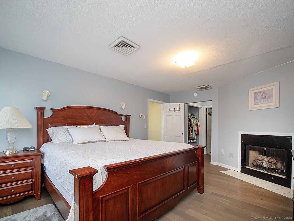 Woodbridge, Connecticut, 06525, United States, 4 Bedrooms Bedrooms, ,4 BathroomsBathrooms,Residential,For Sale,1906331