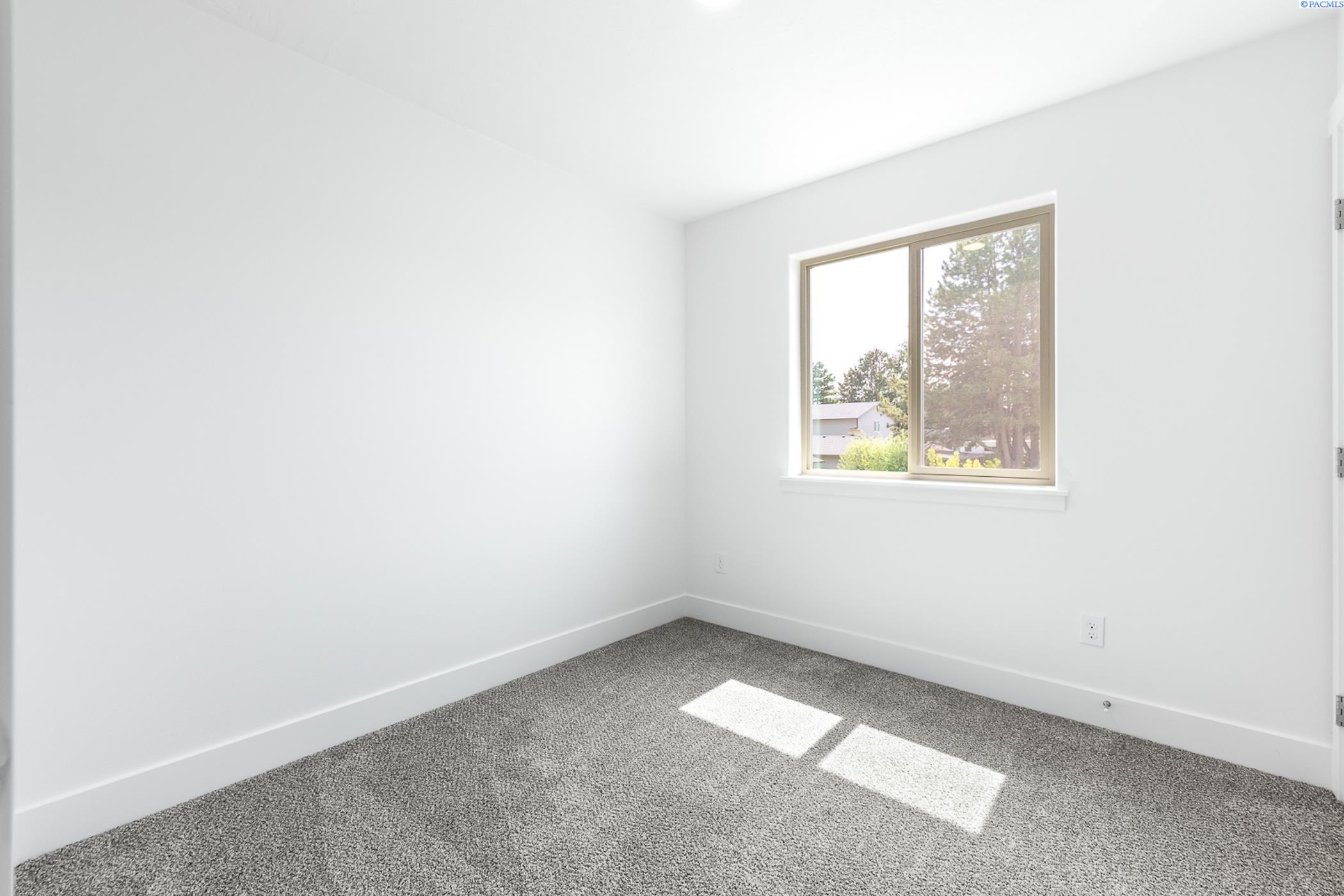 Kennewick, Washington, 99337, United States, 6 Bedrooms Bedrooms, ,Residential,For Sale,1796144