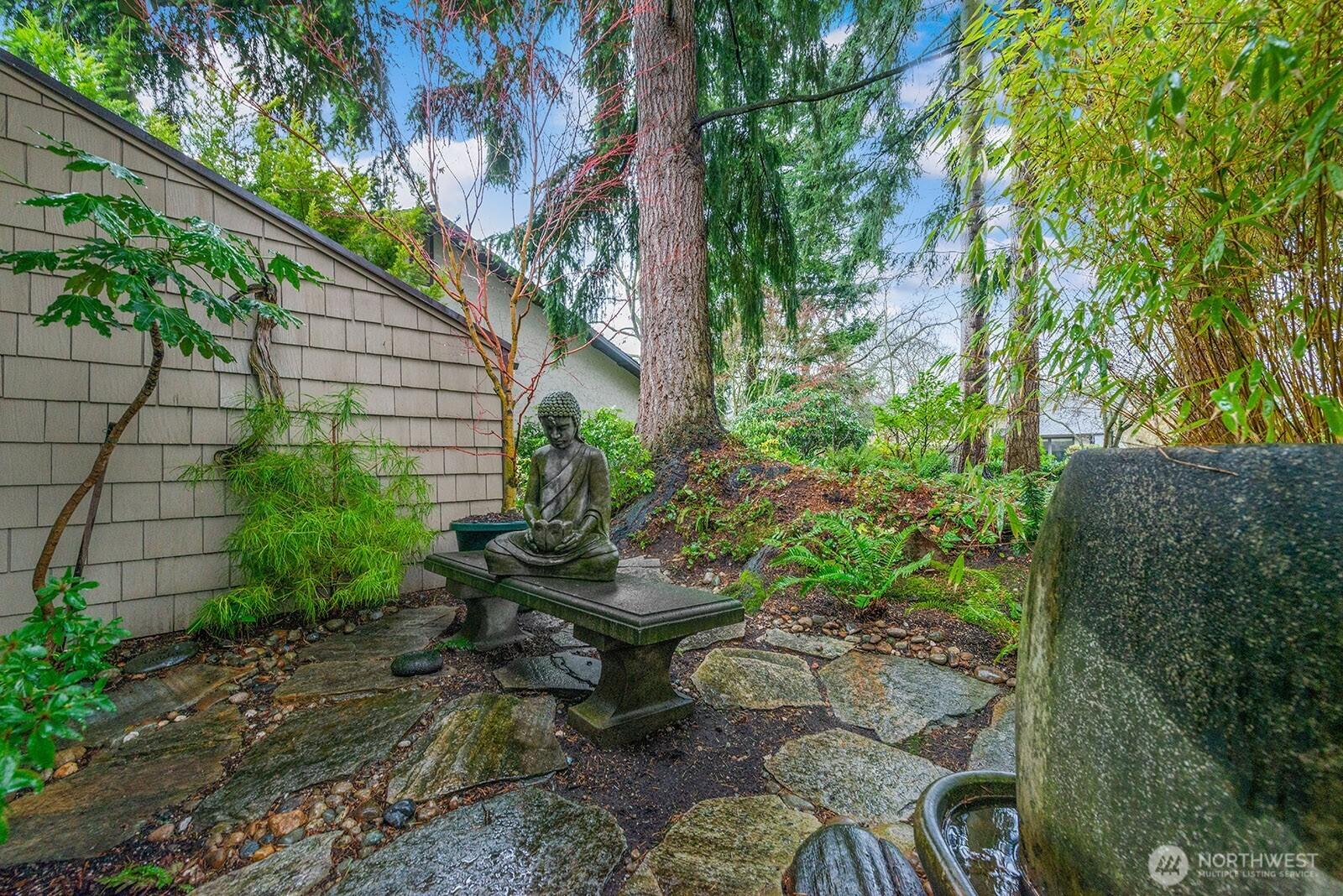 SEATTLE, Washington, 98133, United States, 2 Bedrooms Bedrooms, ,3 BathroomsBathrooms,Residential,For Sale,1712258