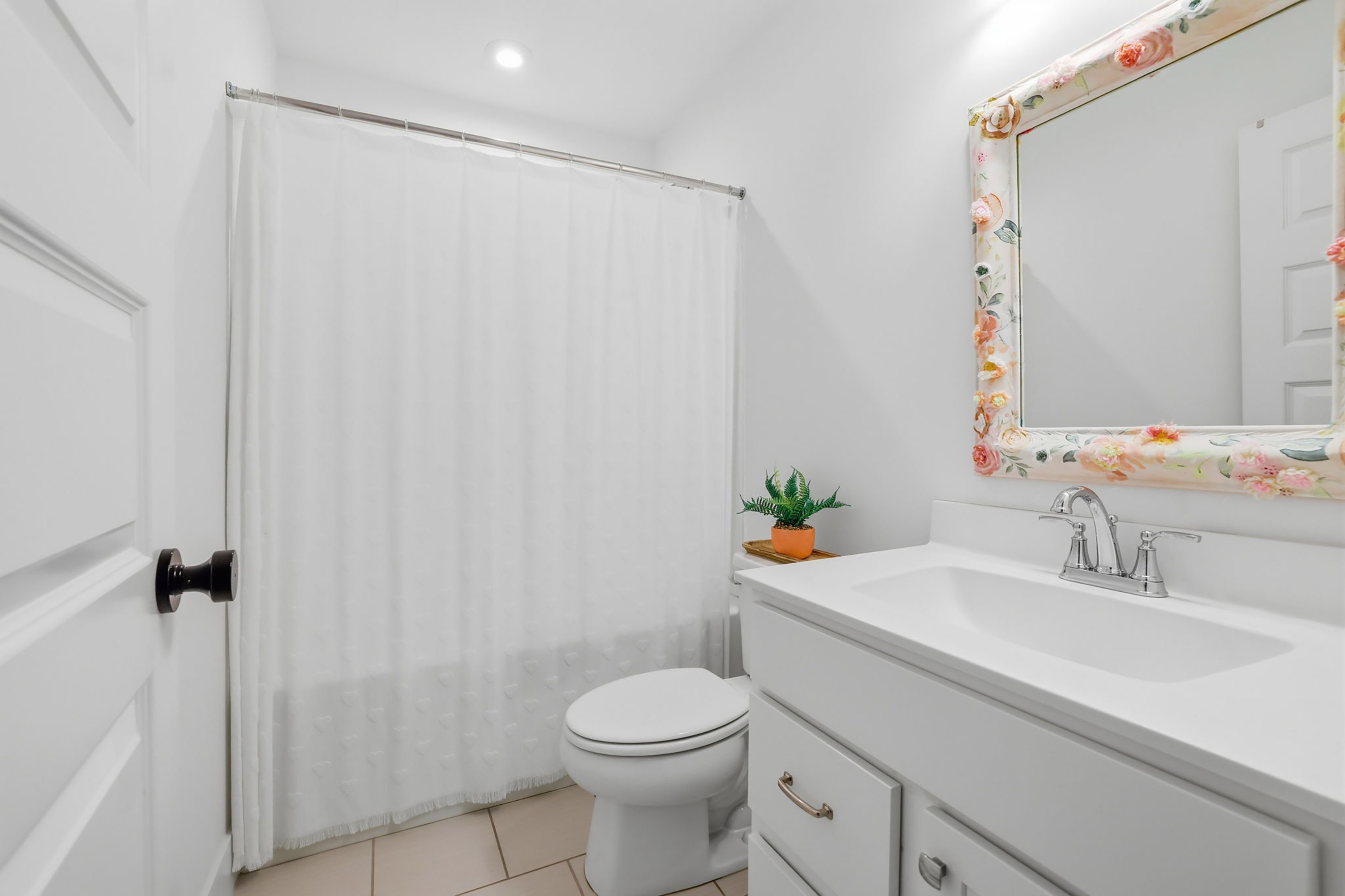  Stunning White Brick Modern Farmhouse Blends Timeless Charm with Elevated Design - 物件實景