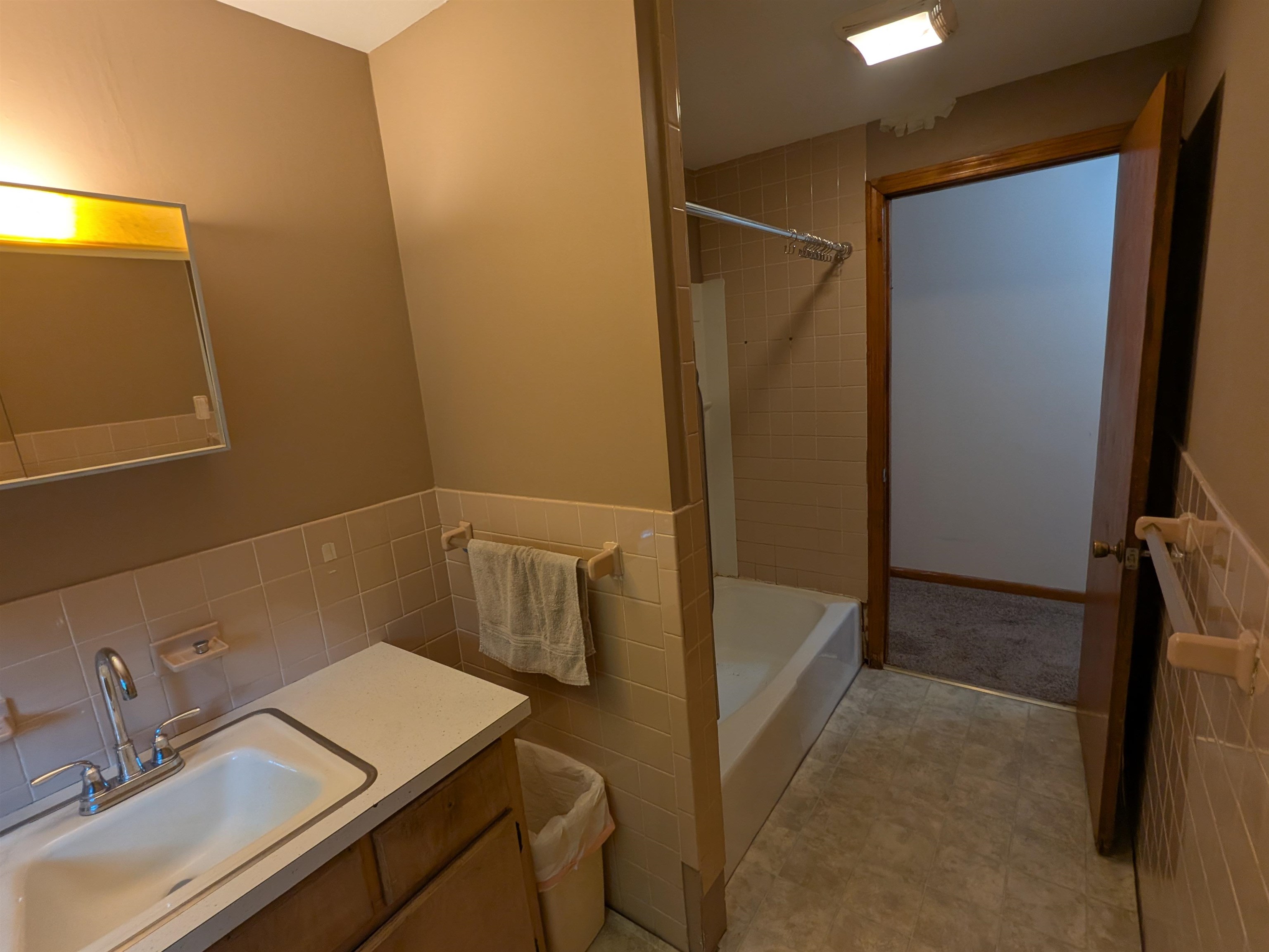 Hollis, New Hampshire, 03049, United States, 3 Bedrooms Bedrooms, ,2 BathroomsBathrooms,Residential,For Sale,1934424