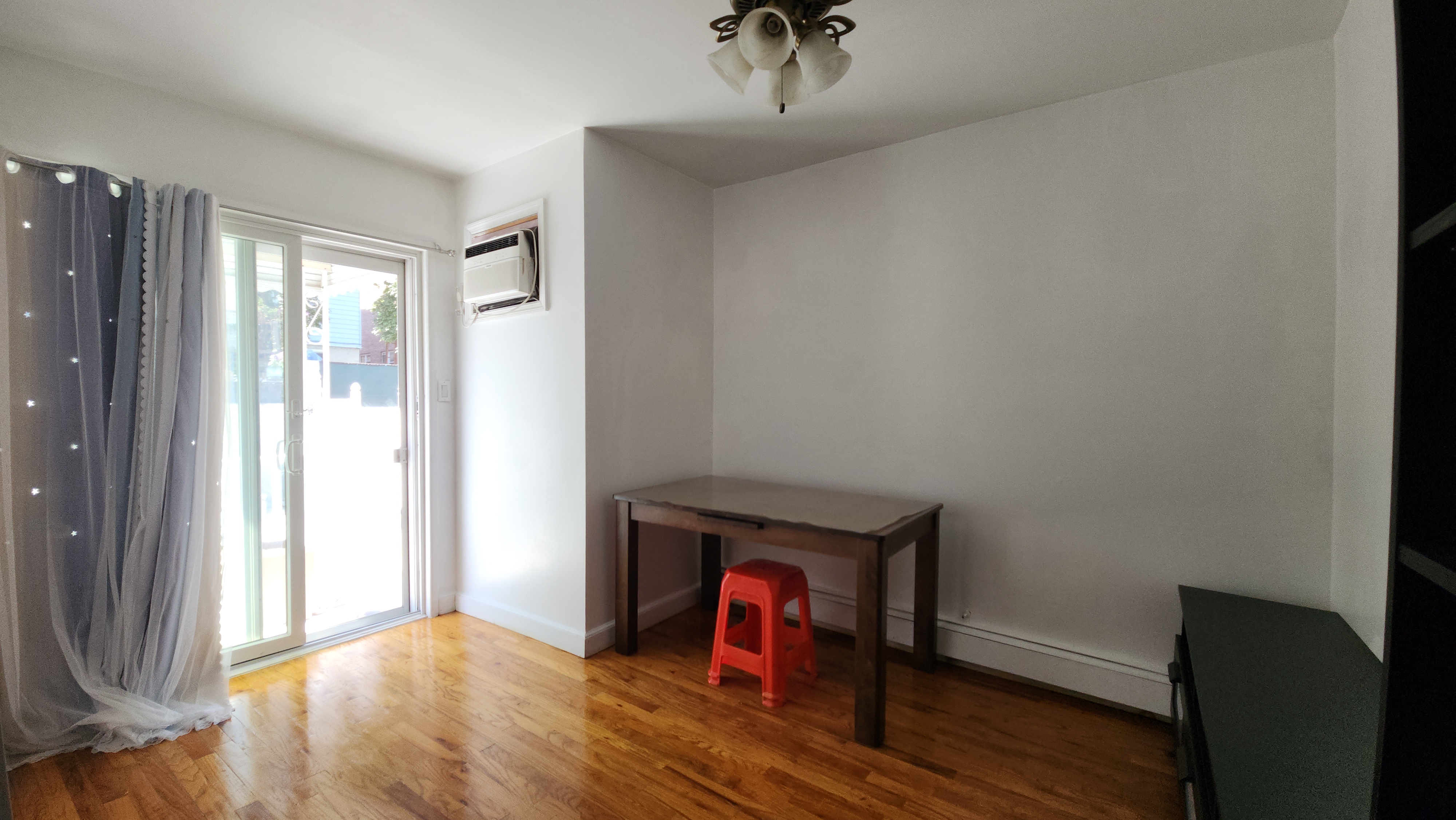 Elmhurst, New York, 11373, United States, 5 Bedrooms Bedrooms, ,2 BathroomsBathrooms,Residential,For Sale,1943620