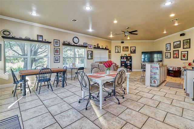 Eufaula, Oklahoma, 74432, United States, 3 Bedrooms Bedrooms, ,4 BathroomsBathrooms,Residential,For Sale,1976546