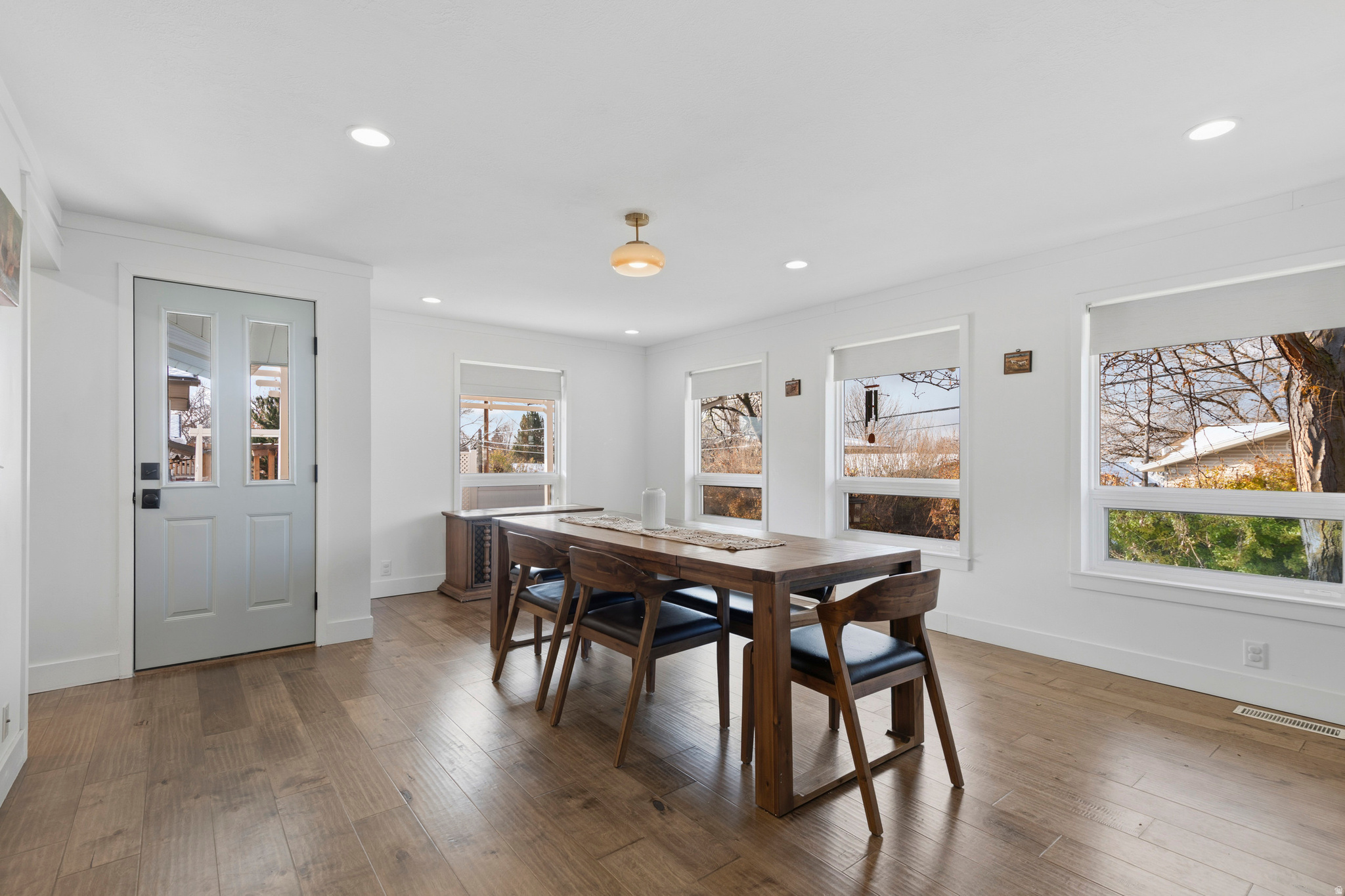 Kaysville, Utah, 84037, United States, 5 Bedrooms Bedrooms, ,1 BathroomBathrooms,Residential,For Sale,2003168