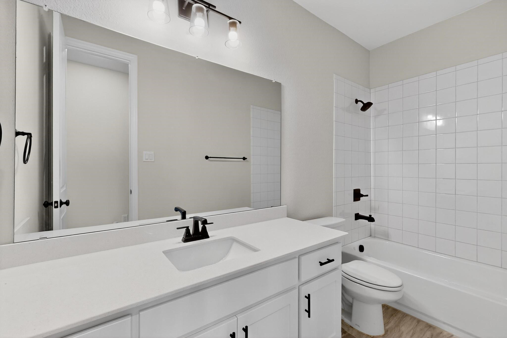 Mansfield, Texas, 76063, United States, 4 Bedrooms Bedrooms, ,4 BathroomsBathrooms,Residential,For Sale,1992597