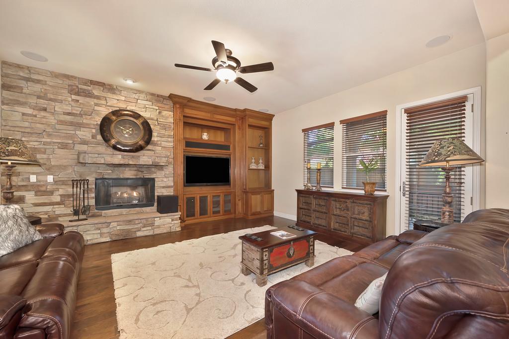 El Dorado Hills, California, 95762, United States, 4 Bedrooms Bedrooms, ,4 BathroomsBathrooms,Residential,For Sale,1988324