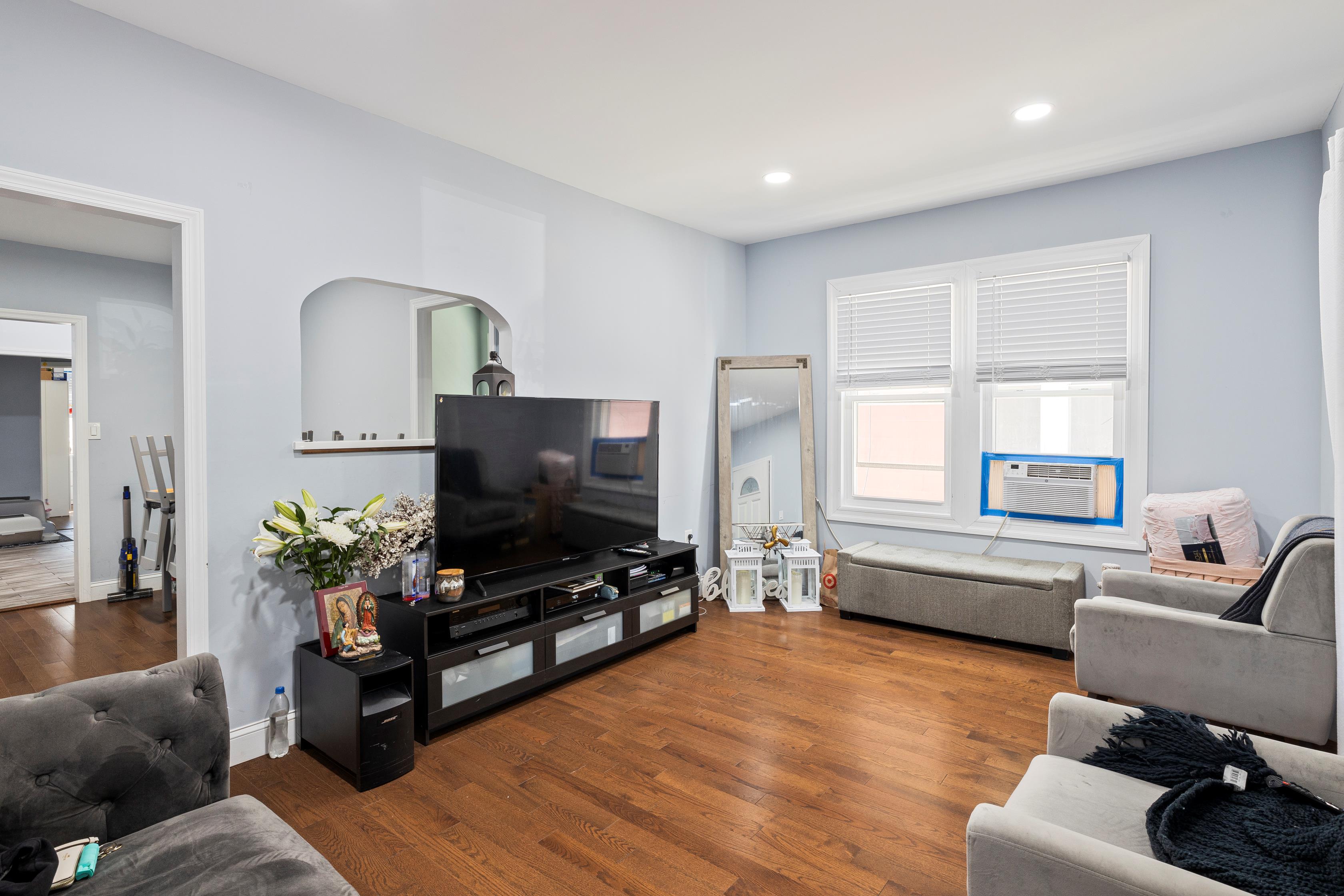 Corona, New York, 11368, United States, 10 Bedrooms Bedrooms, ,3 BathroomsBathrooms,Residential,For Sale,1976119