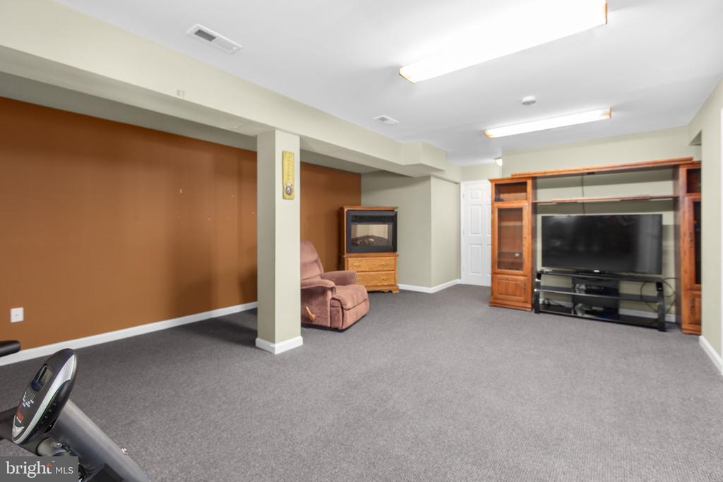 Fredericksburg, Virginia, 22406, United States, 4 Bedrooms Bedrooms, ,3 BathroomsBathrooms,Residential,For Sale,1914060