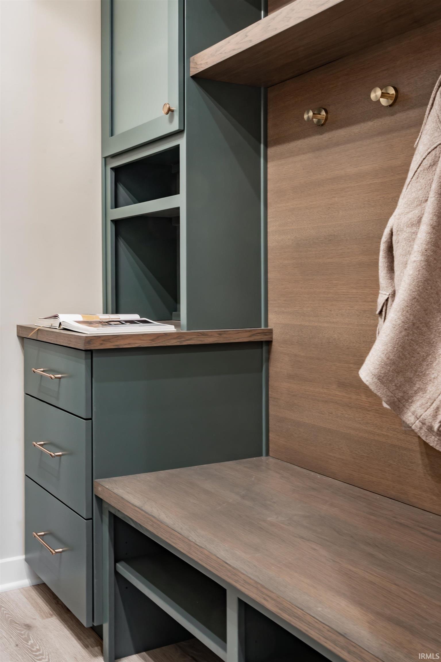 Leo, Indiana, 46765, United States, 3 Bedrooms Bedrooms, ,3 BathroomsBathrooms,Residential,For Sale,2002841